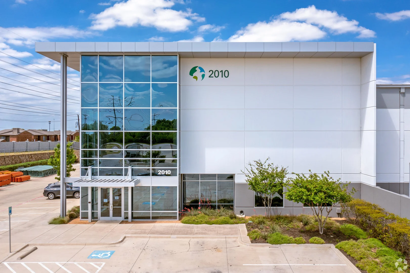 GSW Distribution Center | Class A Industrial Sublease — Lease in Grand Prairie, TX, photo 3 of 7