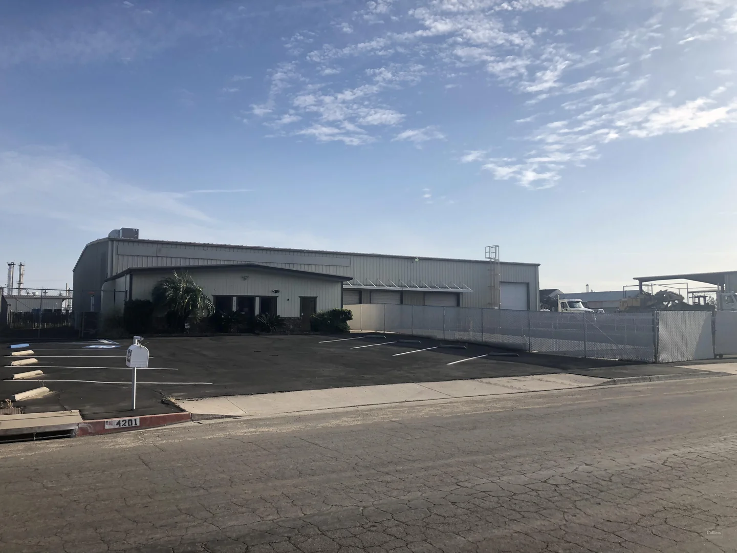 For Sublease | Single-Tenant Office/Warehouse Building — Lease in Bakersfield, CA, photo 1 of 5