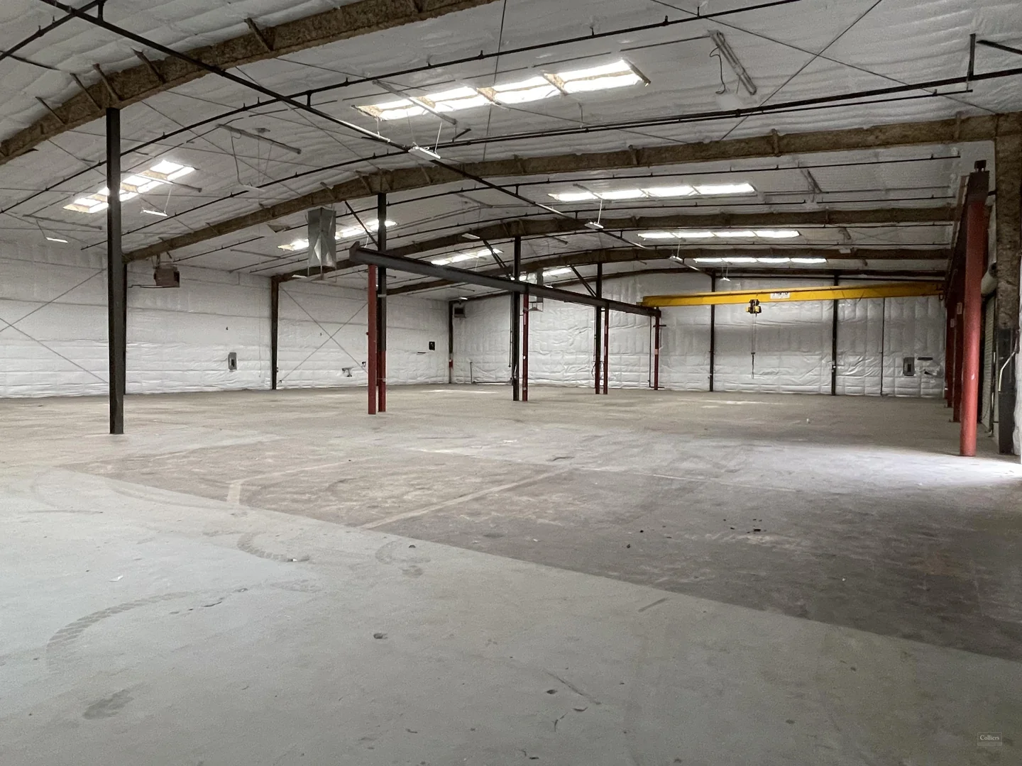 For Sublease | Single-Tenant Office/Warehouse Building — Lease in Bakersfield, CA, photo 2 of 5
