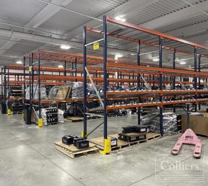 126,475 SF (Divisible) Available for Sublease in… — Lease in Rockford, IL, photo 2 of 4