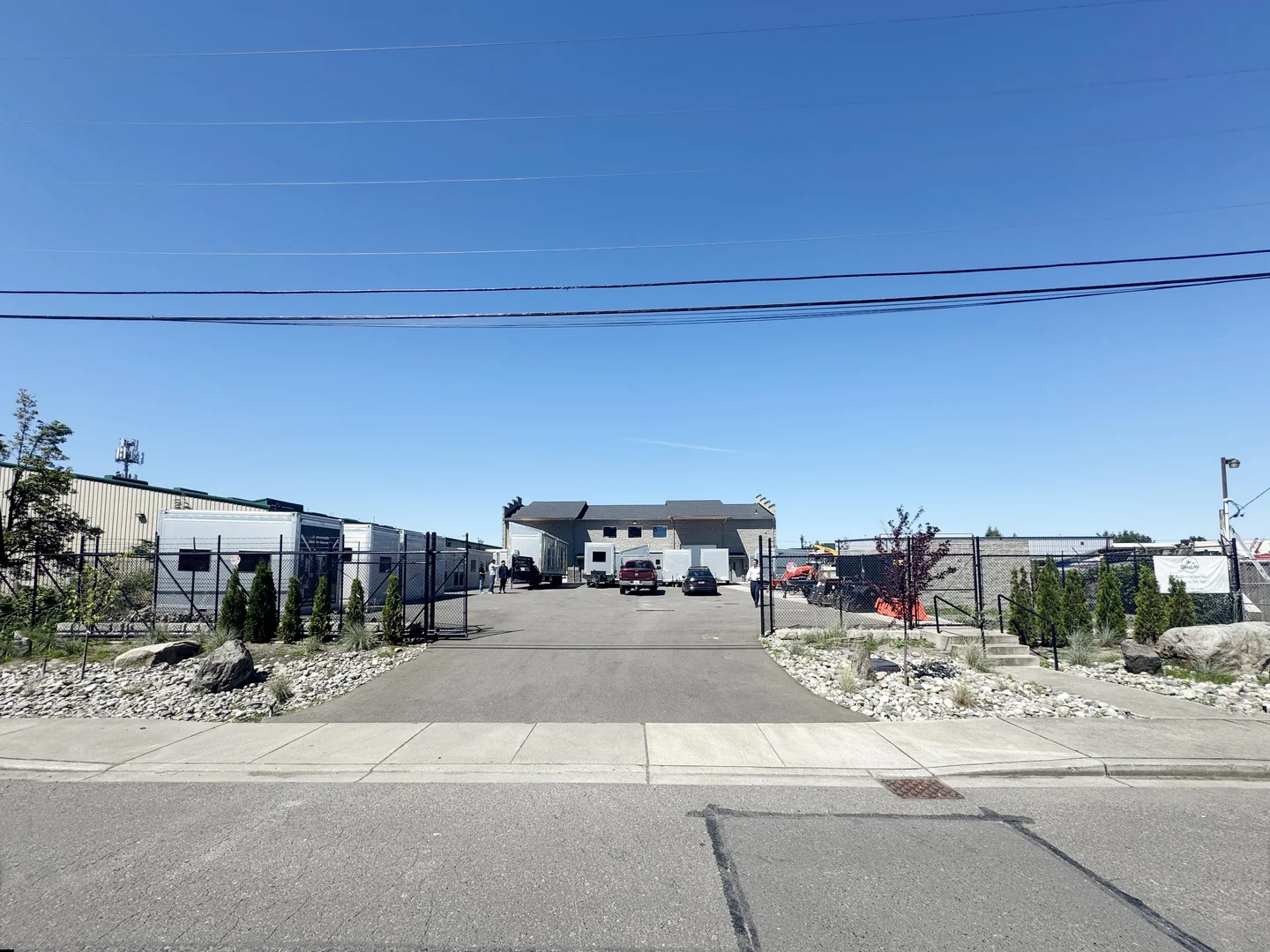 Fully Secured Stand-Alone Warehouse & Yard Available for Sublease