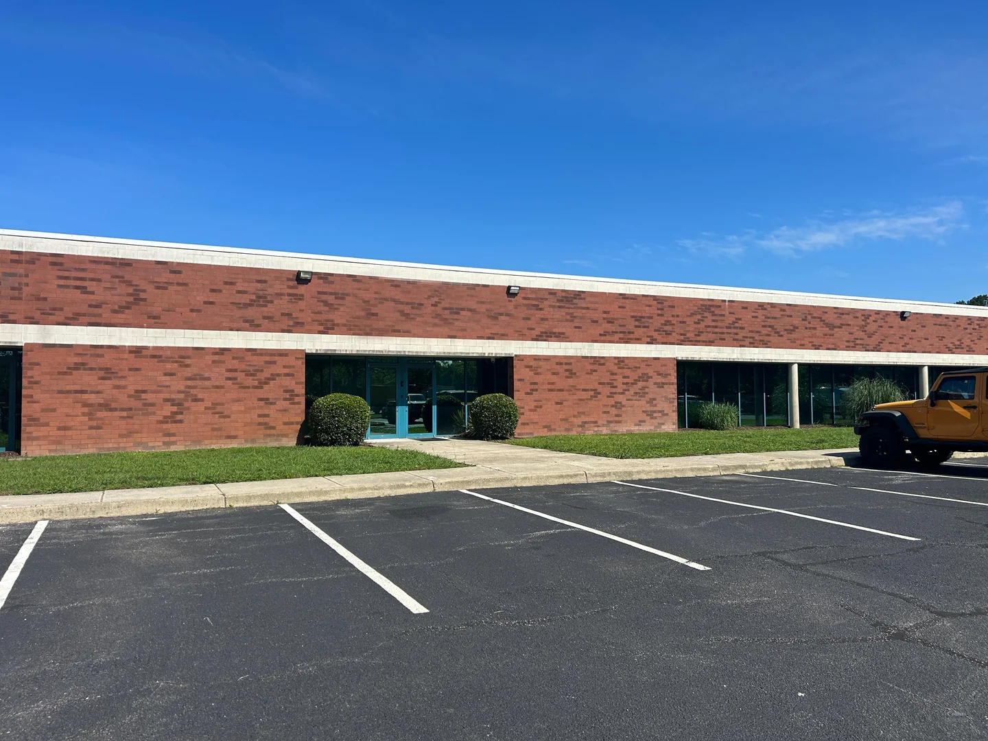 Sublease Opportunity | Direct Access Office/Warehouse… — Lease in Virginia Beach, VA, photo 1 of 3