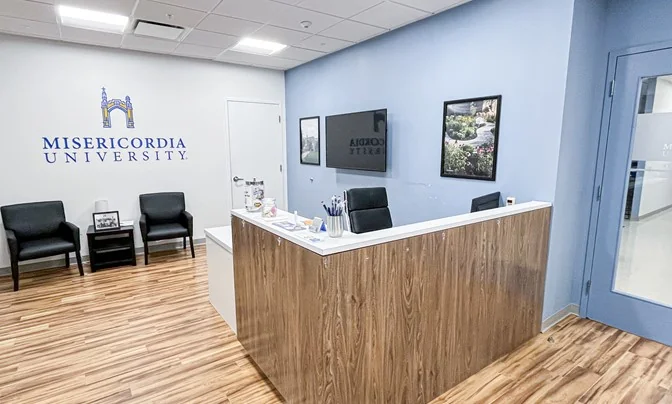 Full-floor opportunity in the North Shore with city skyline views, an onsite sports bar, and sleek, modern furnishings! - photo 11 - Pittsburgh, PA