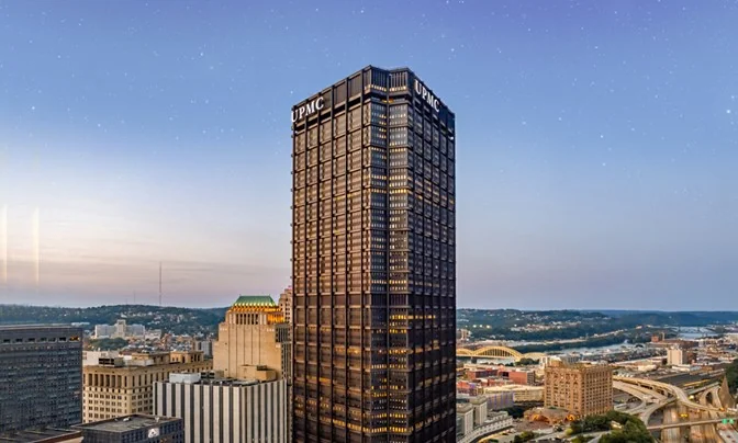 Full-floor opportunity in the North Shore with city skyline views, an onsite sports bar, and sleek, modern furnishings! - photo 10 - Pittsburgh, PA