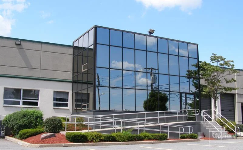 5,394 SF Office/Warehouse/Showroom Space for Sublease… — Lease in Woburn, MA, photo 1 of 3