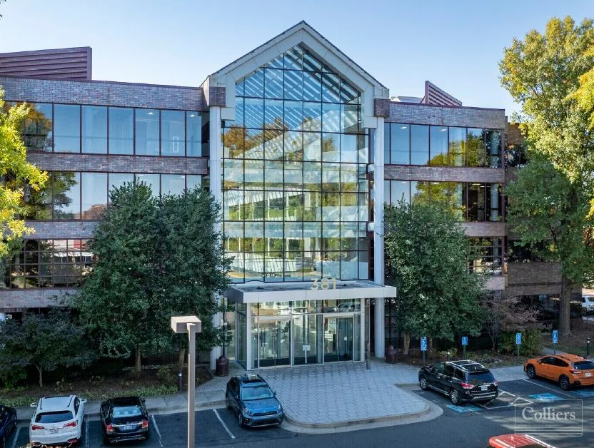 3,236 SF PLUG+PLAY OFFICE AVAILABLE — Lease in Herndon, VA, photo 1 of 8