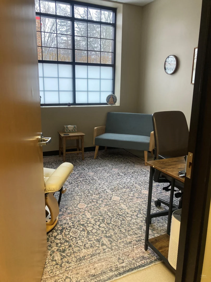 1410 N Arlington Heights Road — Lease in Arlington Heights, IL, photo 3 of 5