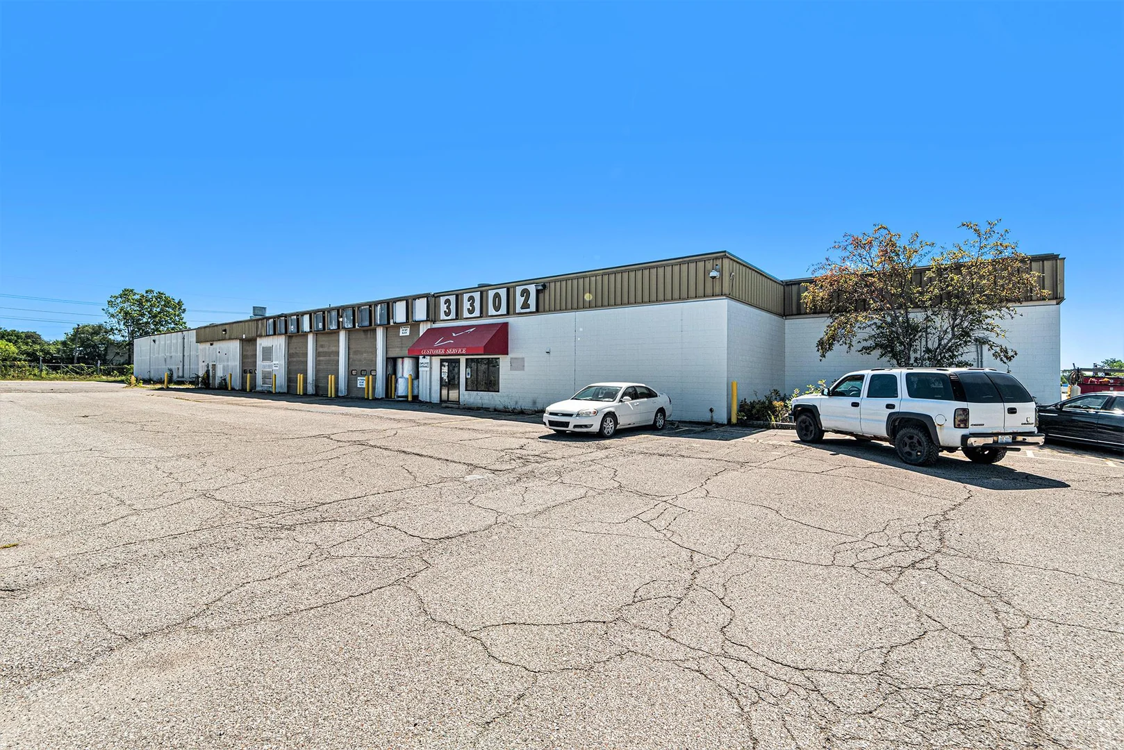 For Sublease - Sale Possible - 103,894 SF - Industrial — Lease in Flint, MI, photo 3 of 8