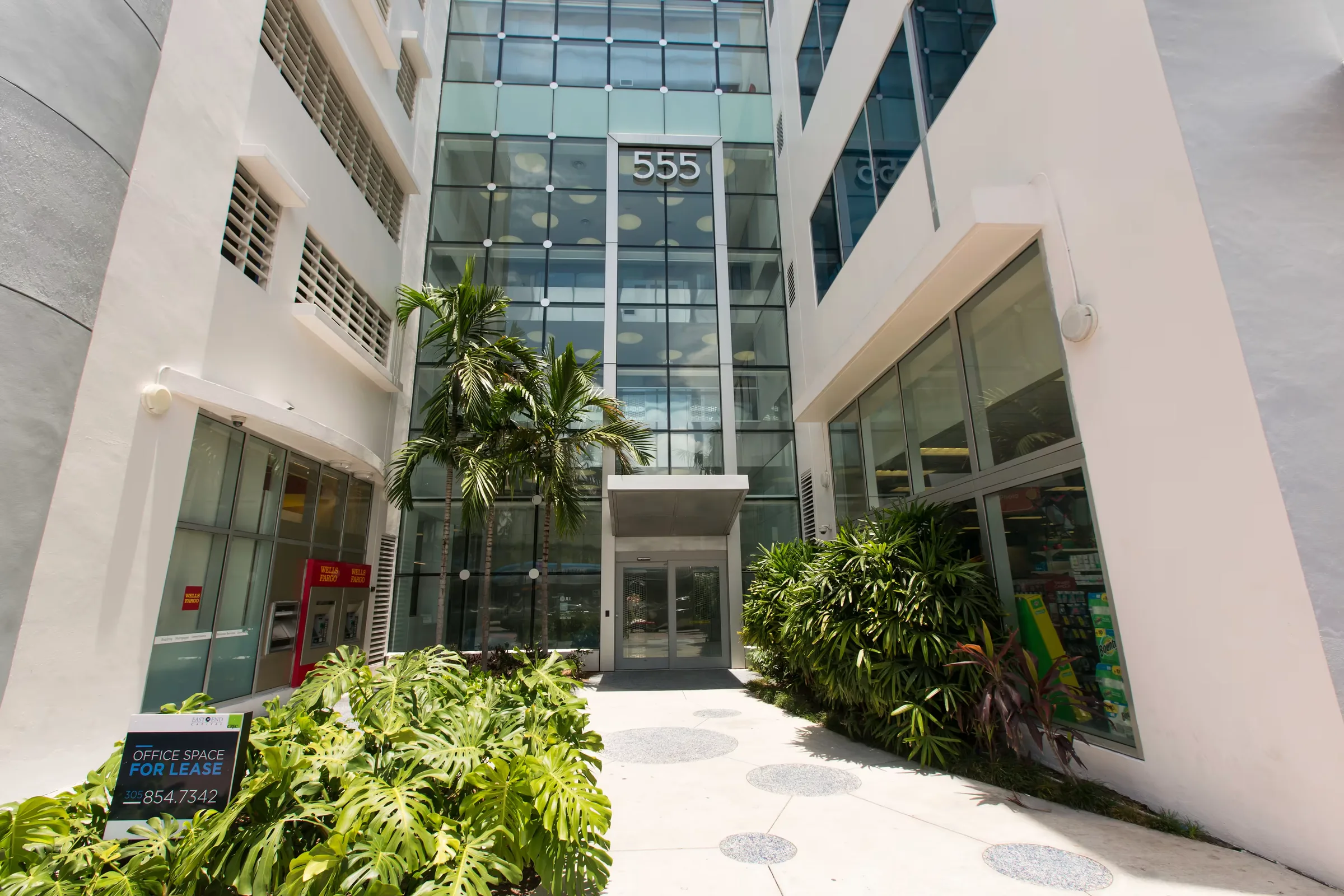 555 Washington — Lease in Miami Beach, FL, photo 6 of 8
