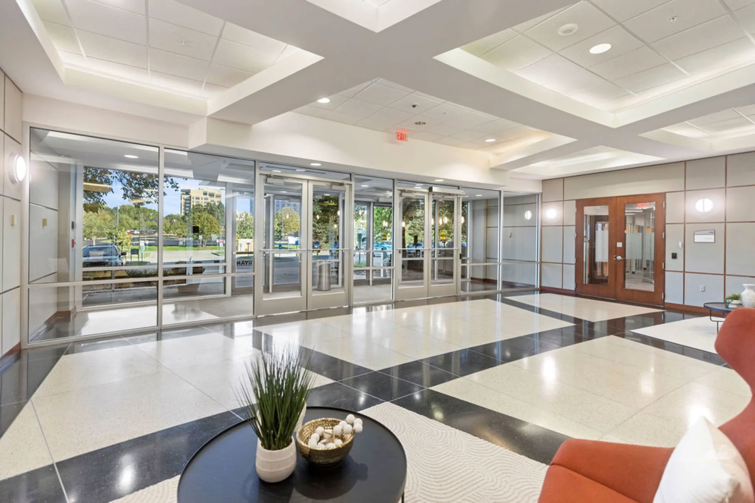 Pondview Plaza — Lease in Minnetonka, MN, photo 2 of 5