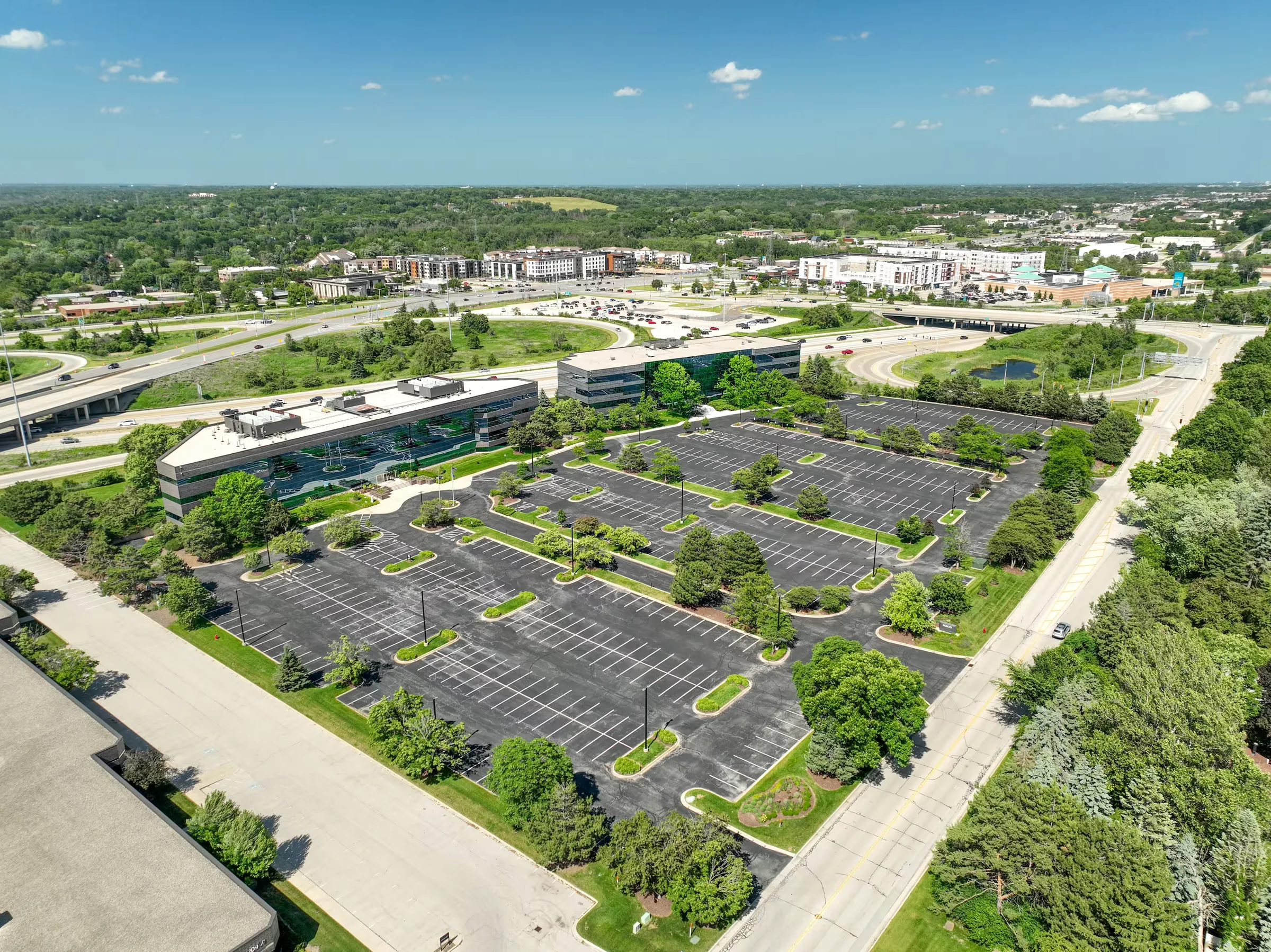 Crossroads Corporate Center II — Lease in Waukesha, WI, photo 2 of 5