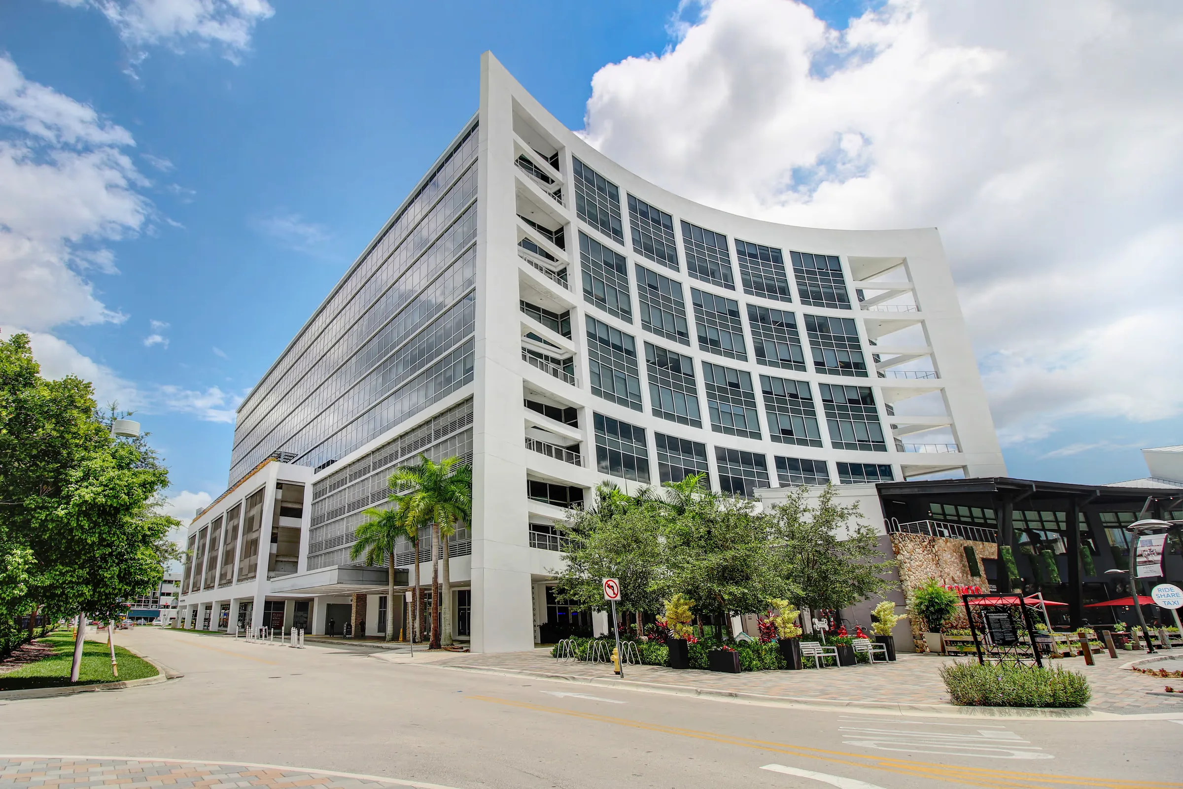 One Park Square — Lease in Doral, FL, photo 2 of 8