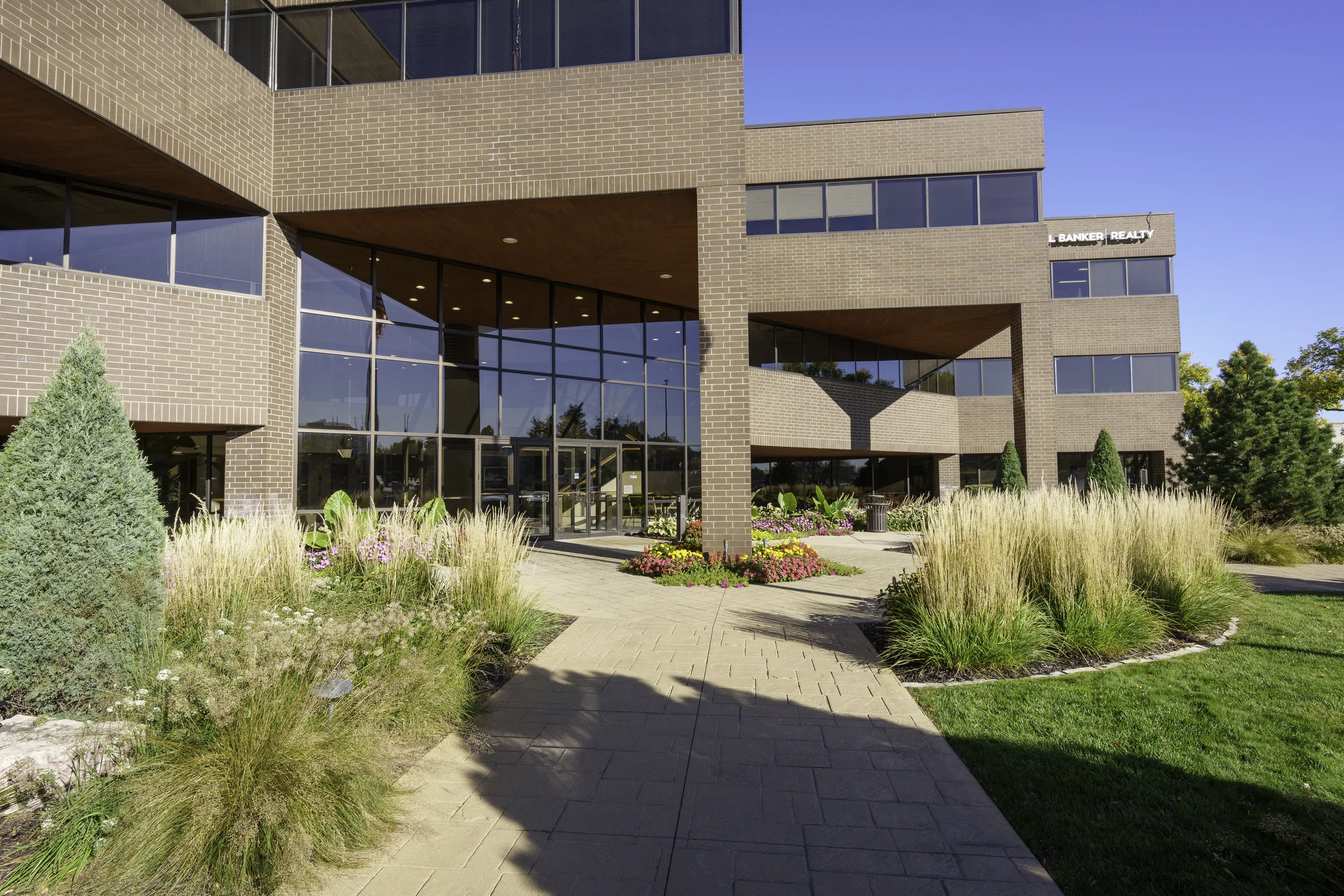 Edina Business Plaza — Lease in Edina, MN, photo 2 of 3