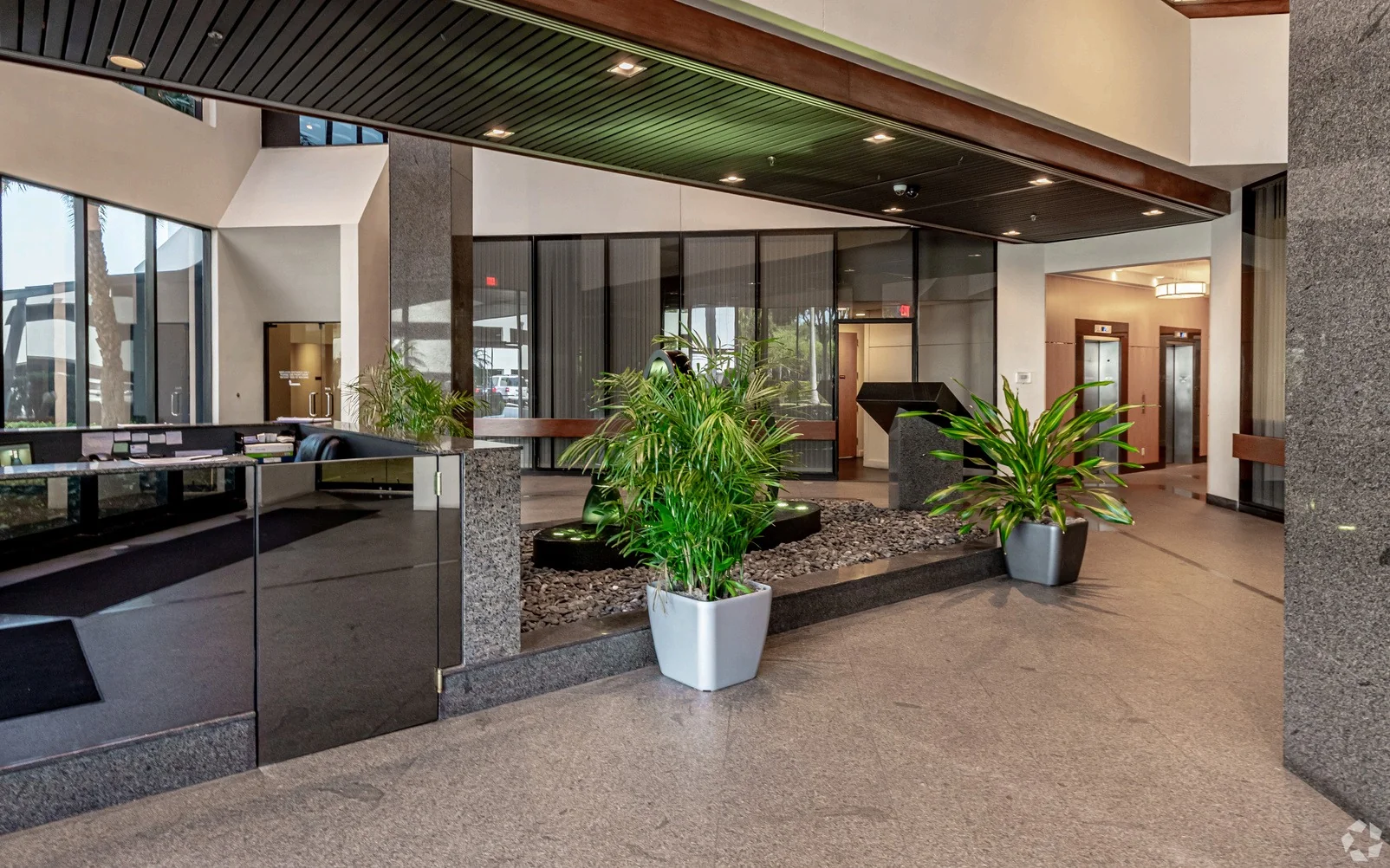 Tower 1555 — Lease in West Palm Beach, FL, photo 3 of 4