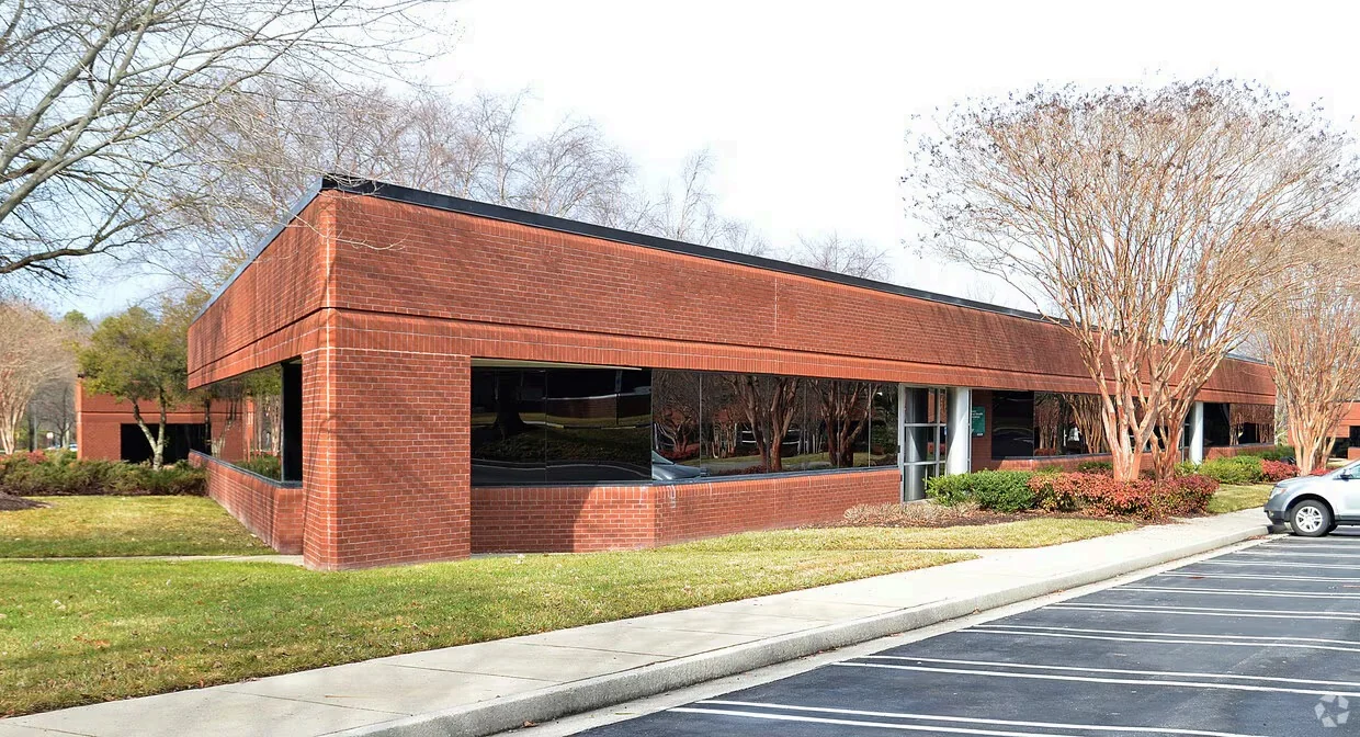 Center Park II — Lease in Glen Allen, VA, photo 1 of 2