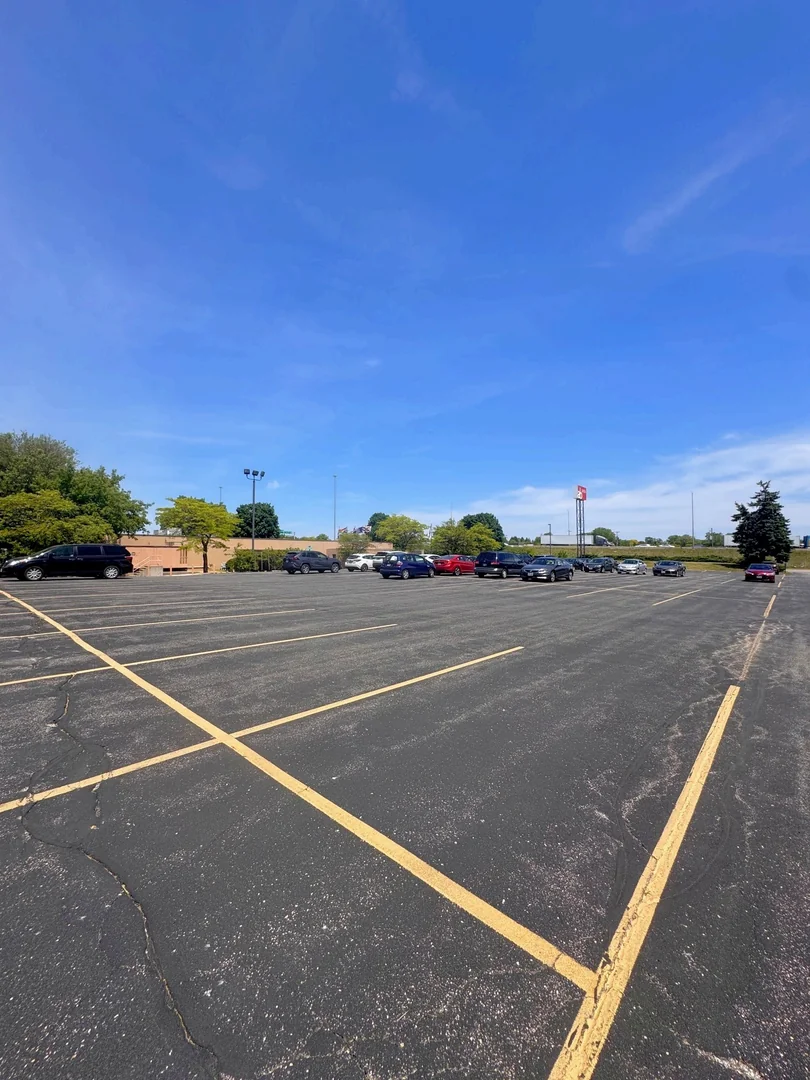 750 A B Data Dr — Lease in Glendale, WI, photo 2 of 2