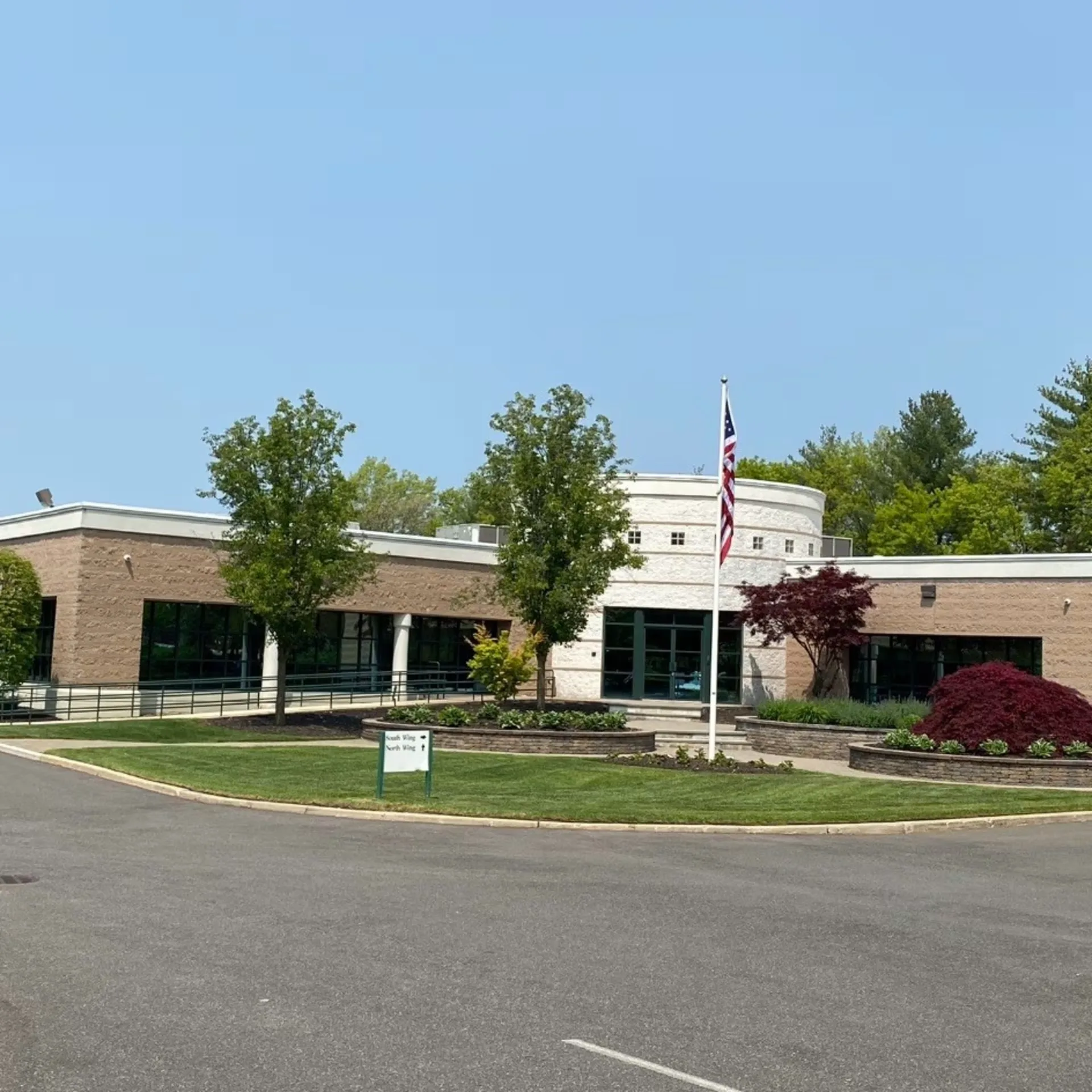225 Old Country Rd