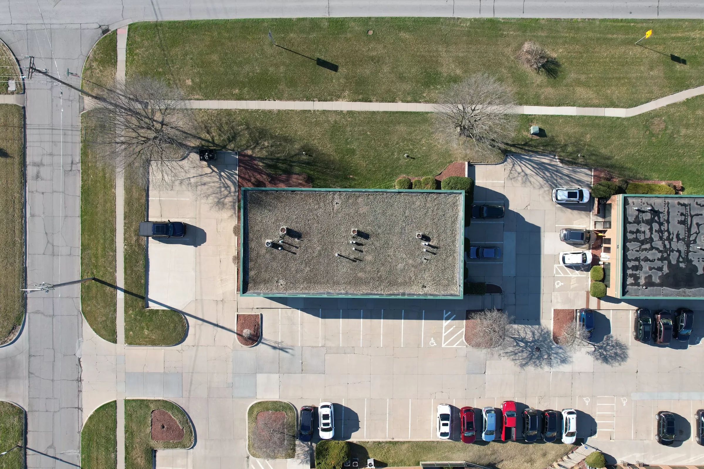 6901 Hickman Rd — Lease in Urbandale, IA, photo 3 of 4