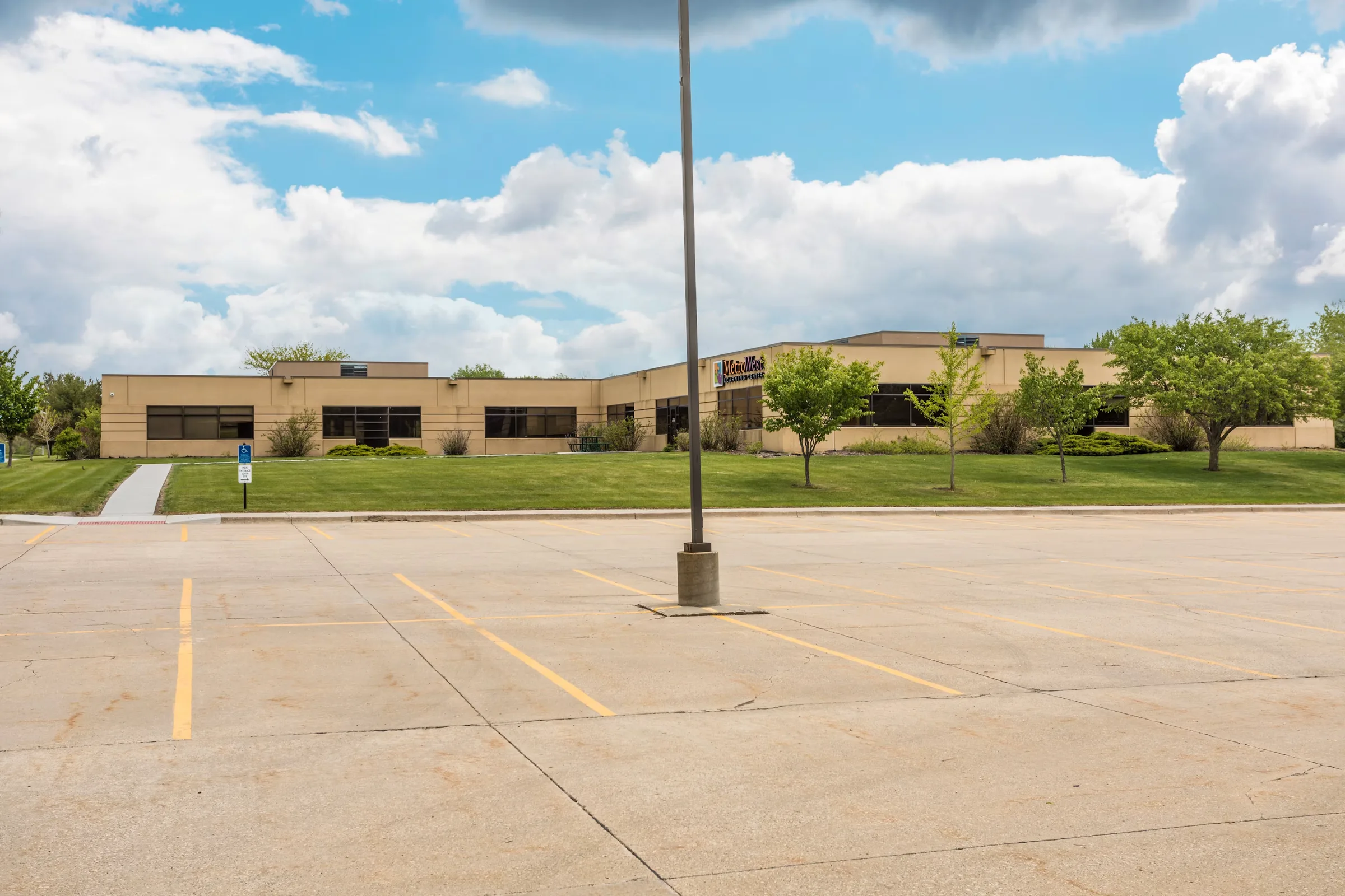 Woodlands Building — Lease in Clive, IA, photo 1 of 4