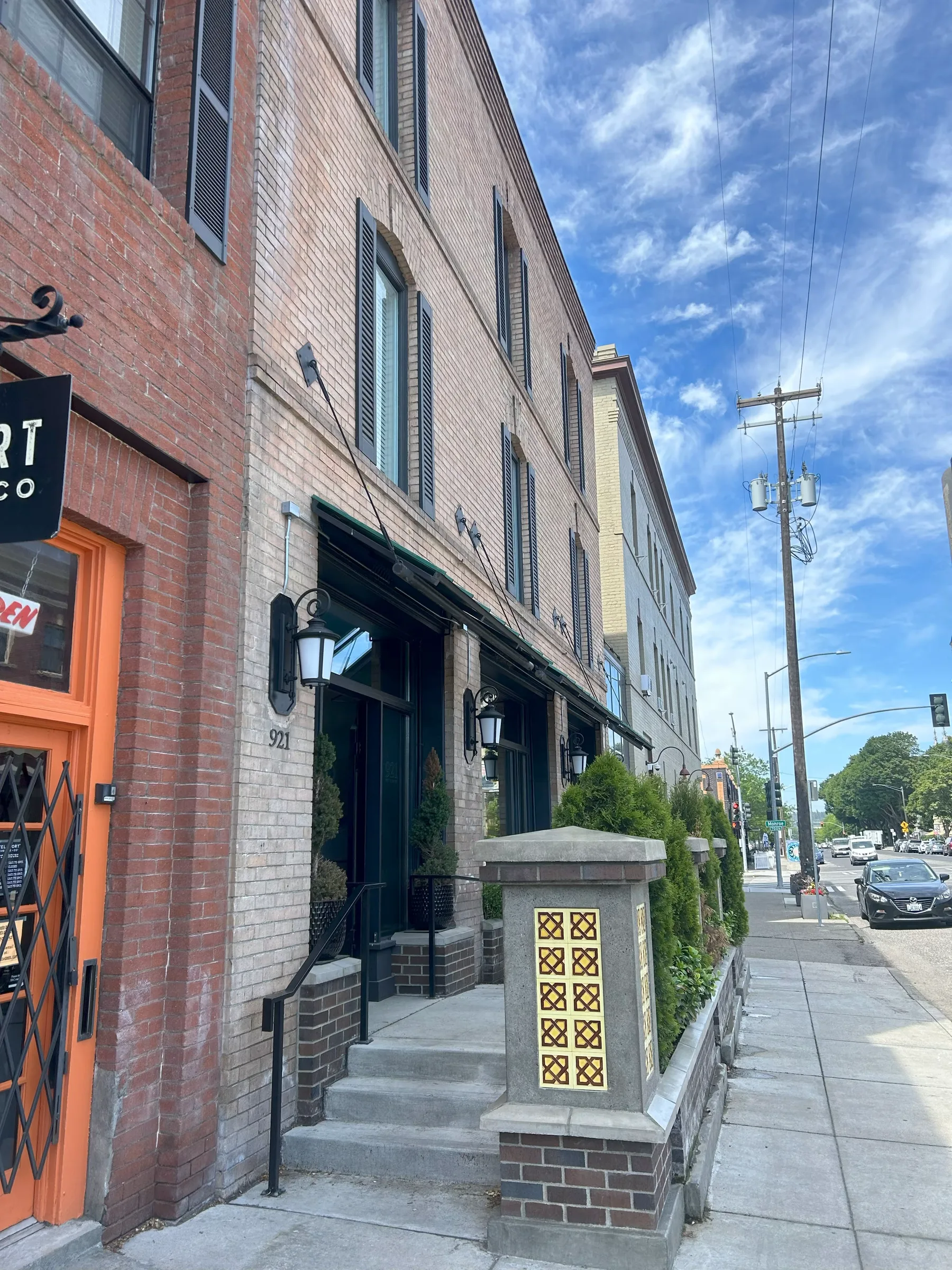 Broadway Professional Building — Lease in Spokane, WA, photo 2 of 2