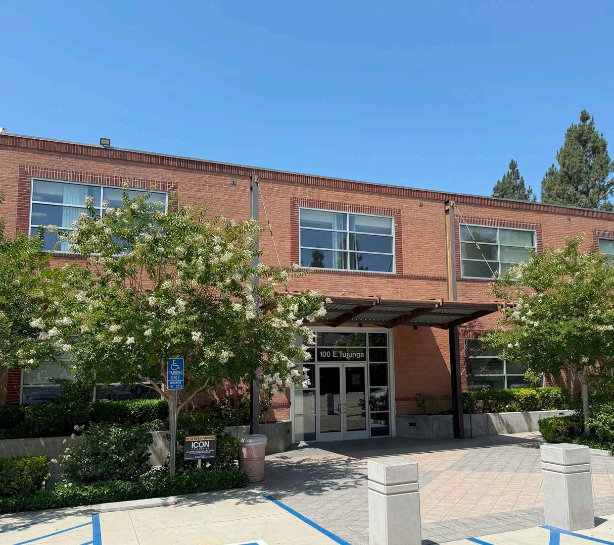 100 East Tujunga — Lease in Burbank, CA, photo 2 of 6