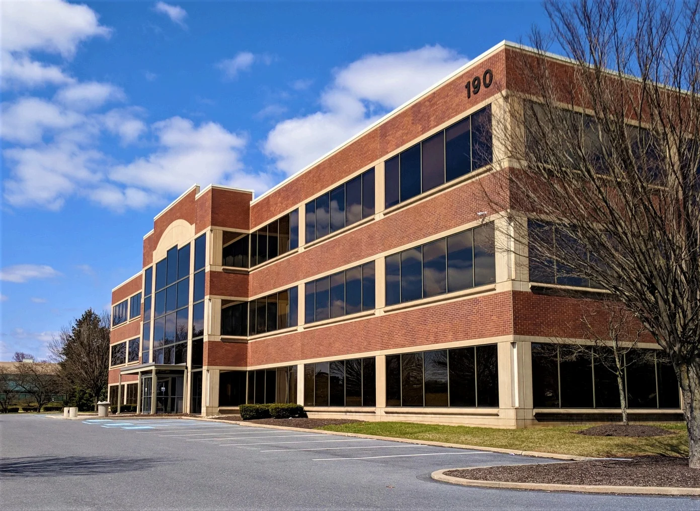 Professional Services Bldg — Lease in Bethlehem, PA, photo 1 of 4