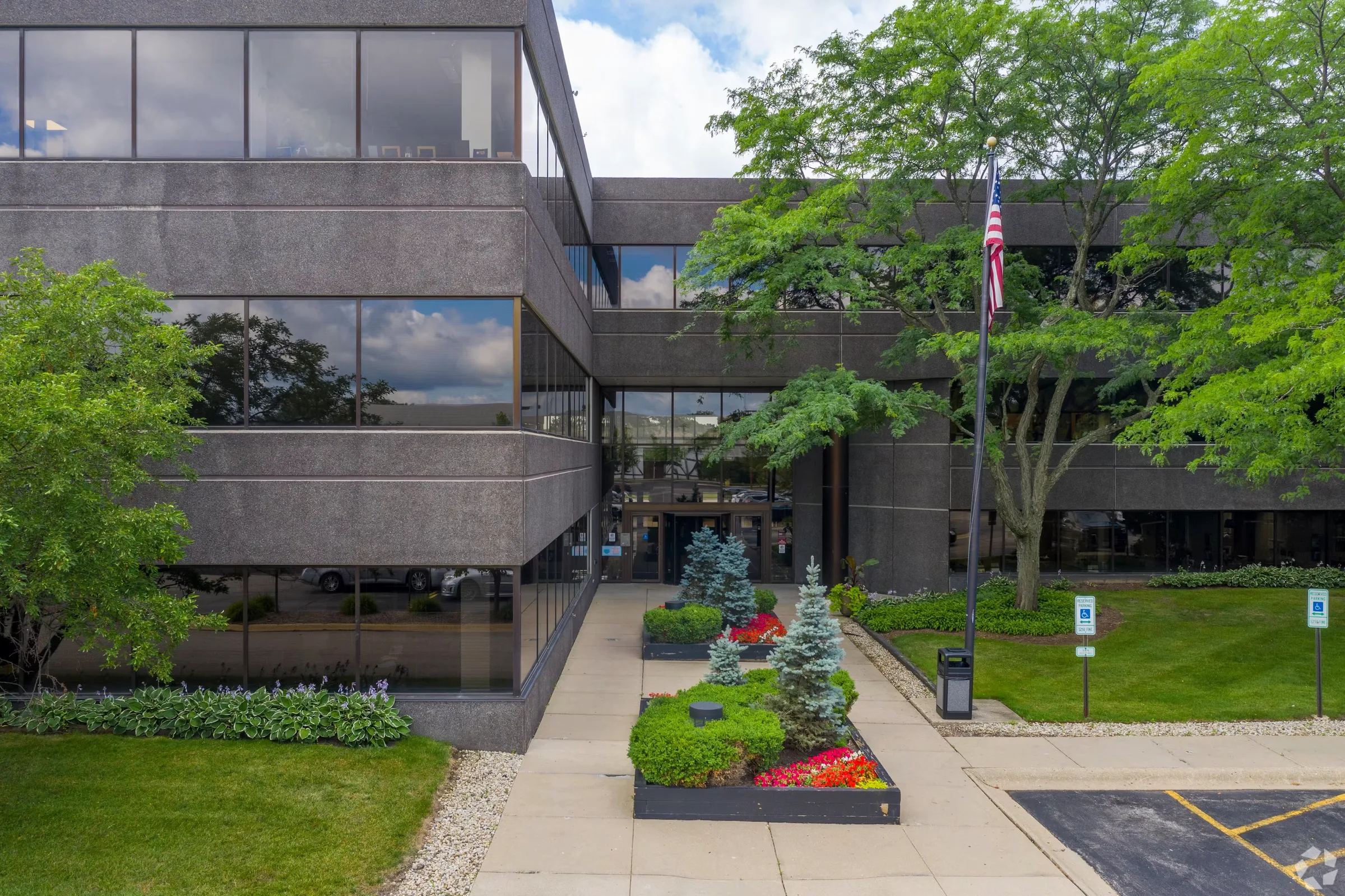 3400 Dundee — Lease in Northbrook, IL, photo 1 of 5