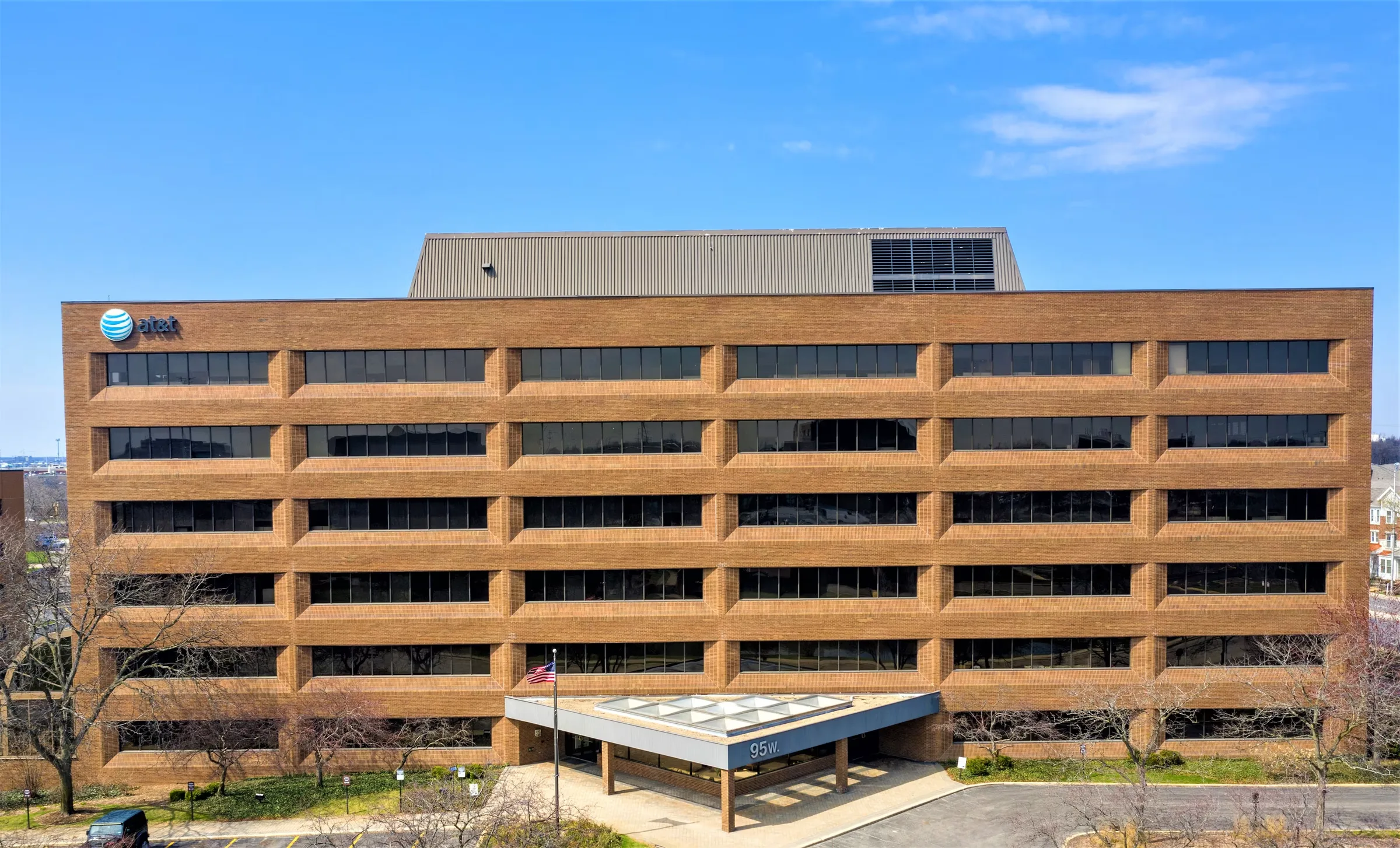 95 West Algonquin — Lease in Arlington Heights, IL, photo 1 of 3