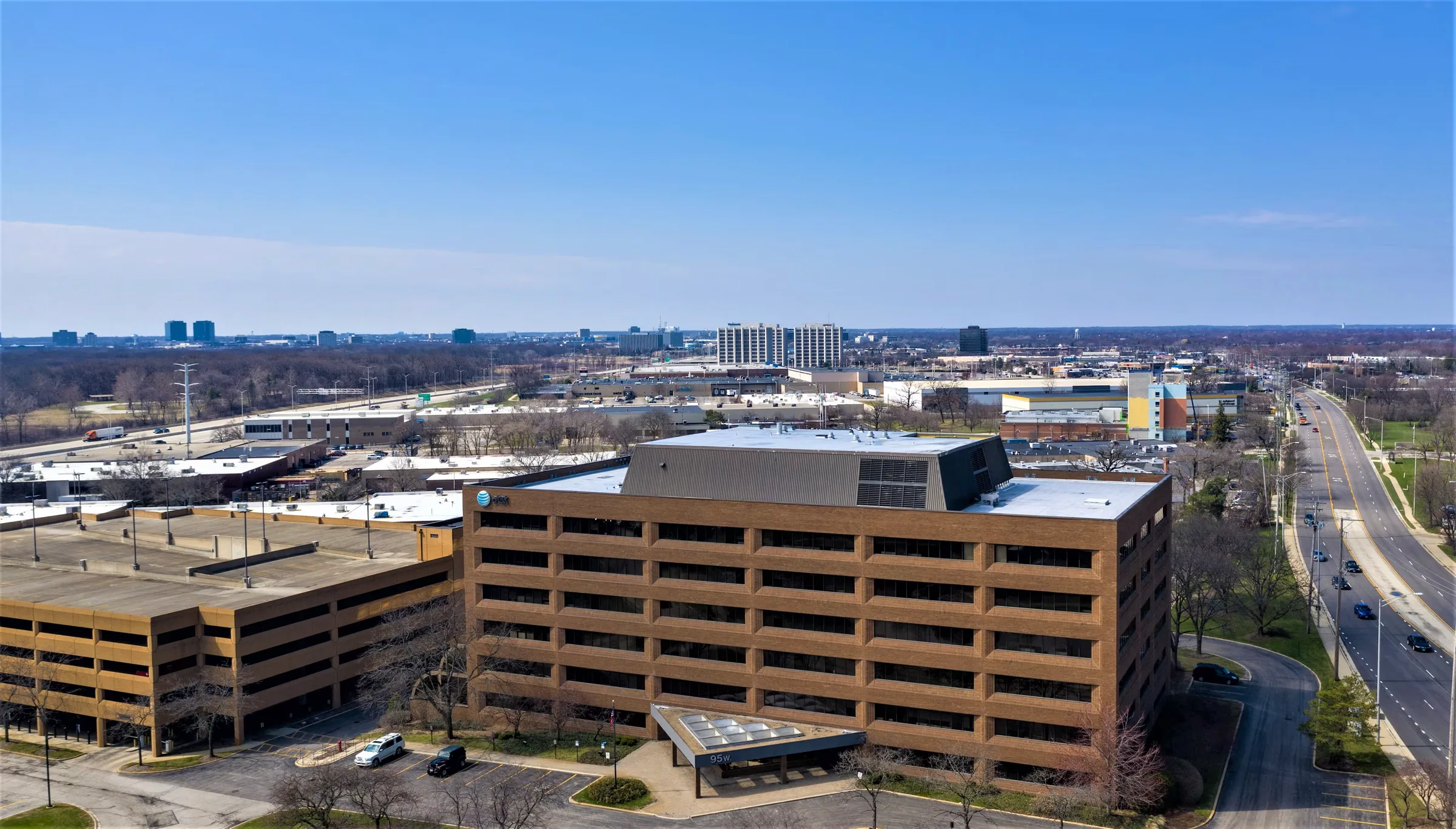 95 West Algonquin — Lease in Arlington Heights, IL, photo 2 of 3