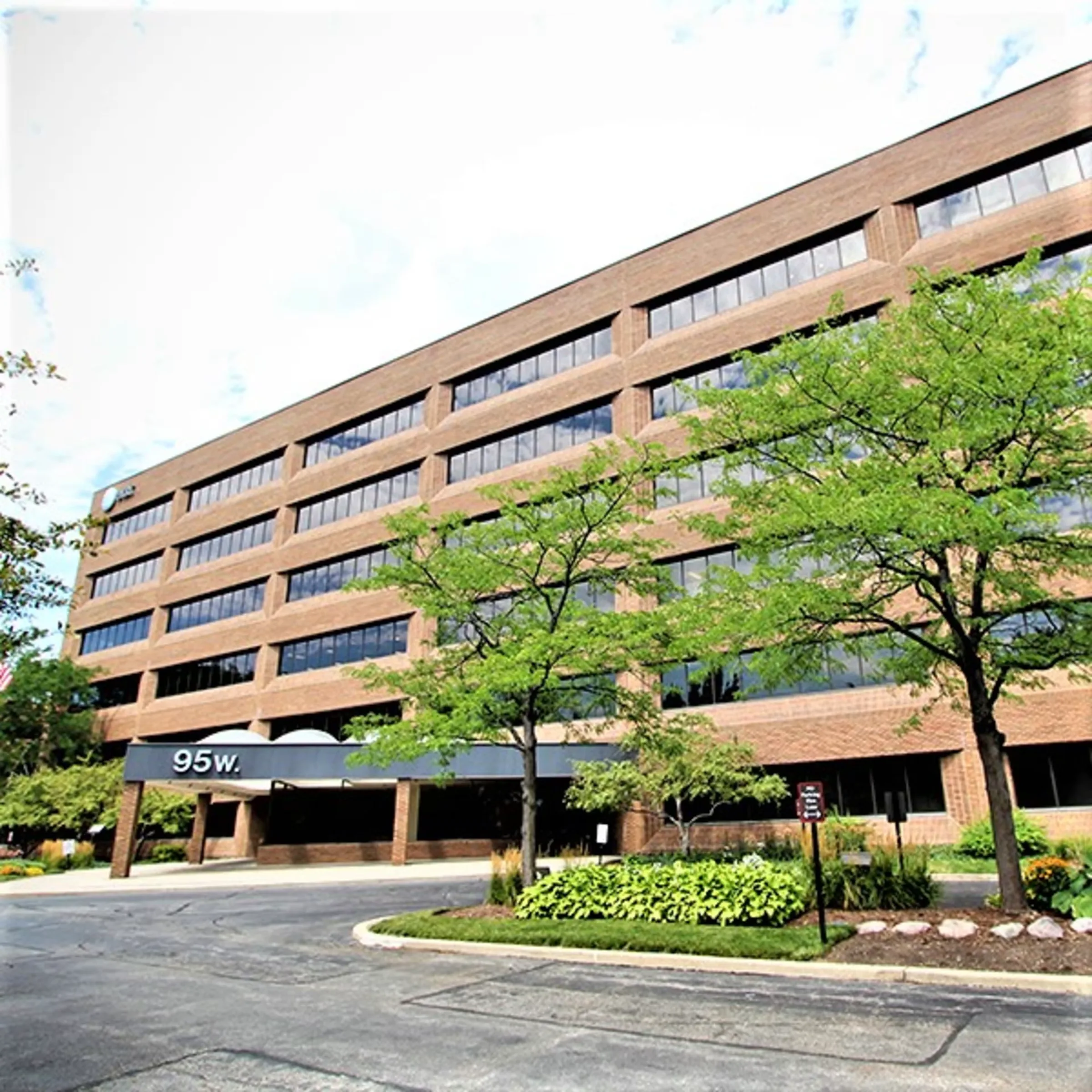 95 West Algonquin — Lease in Arlington Heights, IL, photo 3 of 3
