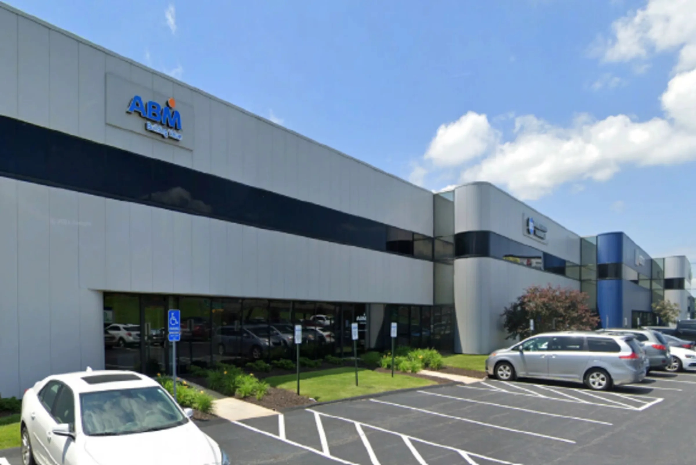 St. Louis Business Center — Lease in Saint Louis, MO, photo 2 of 3