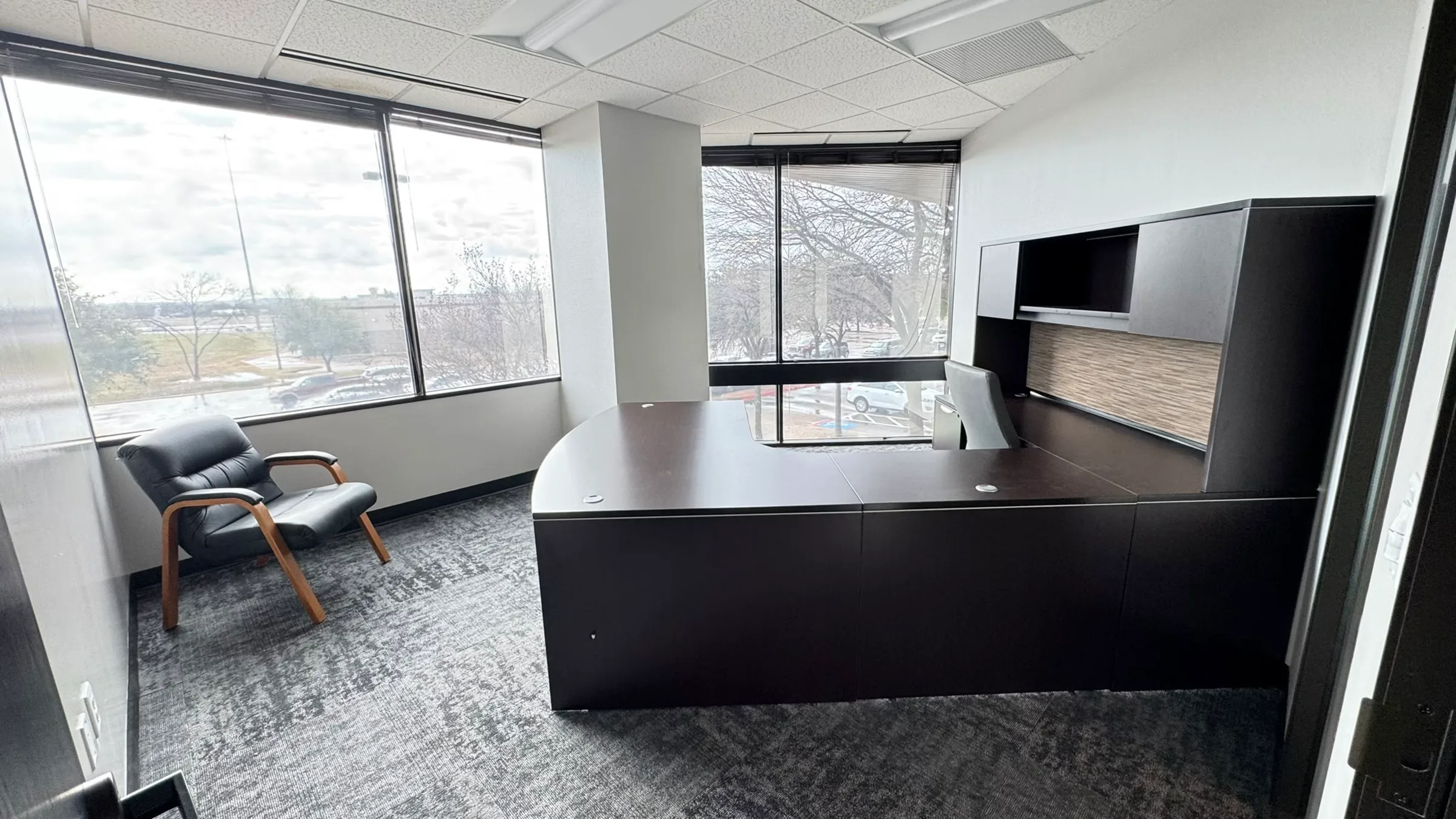 524 E Lamar Office Centre — Lease in Arlington, TX, photo 2 of 3