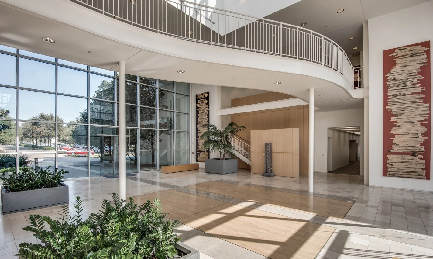 4100 International — Lease in Carrollton, TX, photo 2 of 4