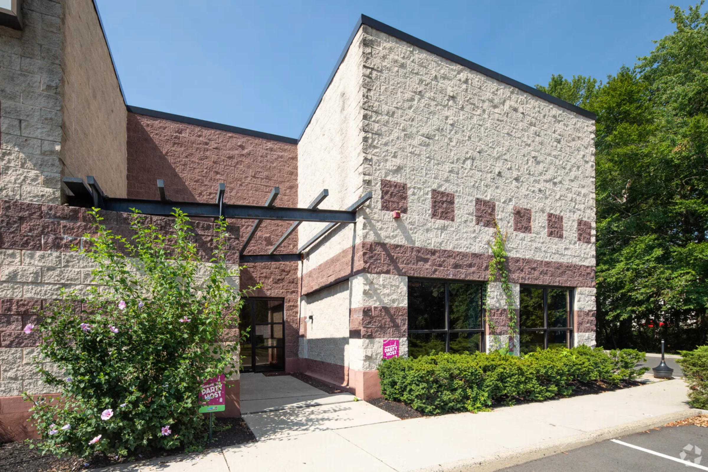 Gateway Business Center — Lease in Hamilton Township, NJ, photo 2 of 6