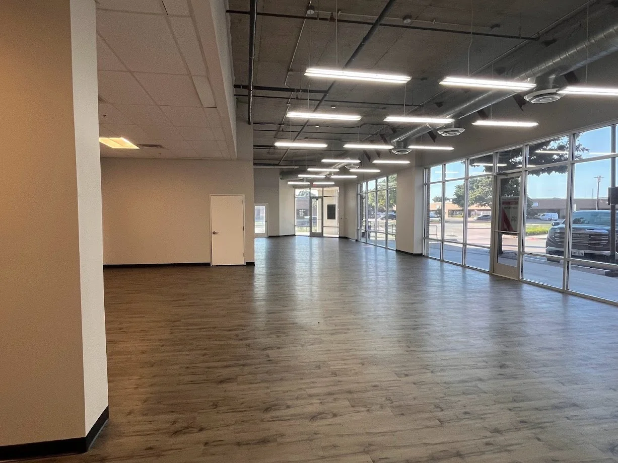 Eastside — Lease in Richardson, TX, photo 2 of 3