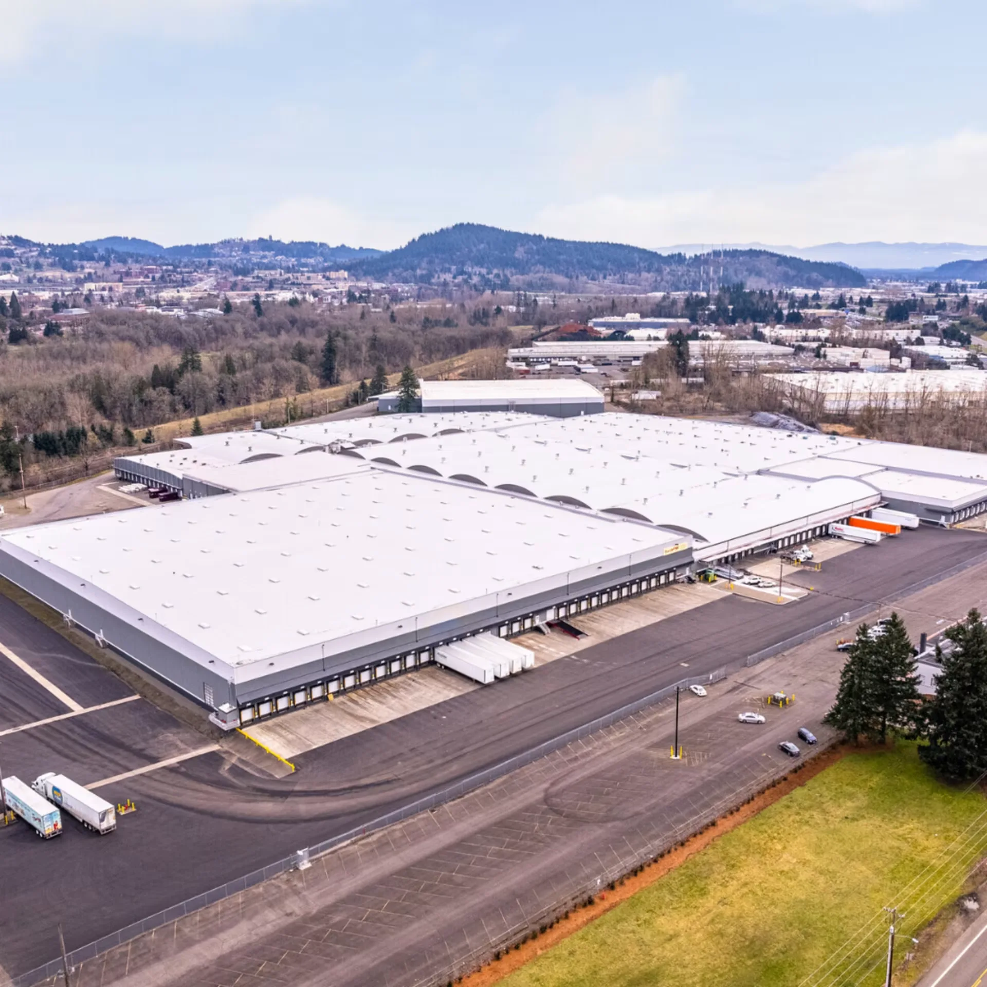 Warehouse — Lease in Milwaukie, OR, photo 1 of 1