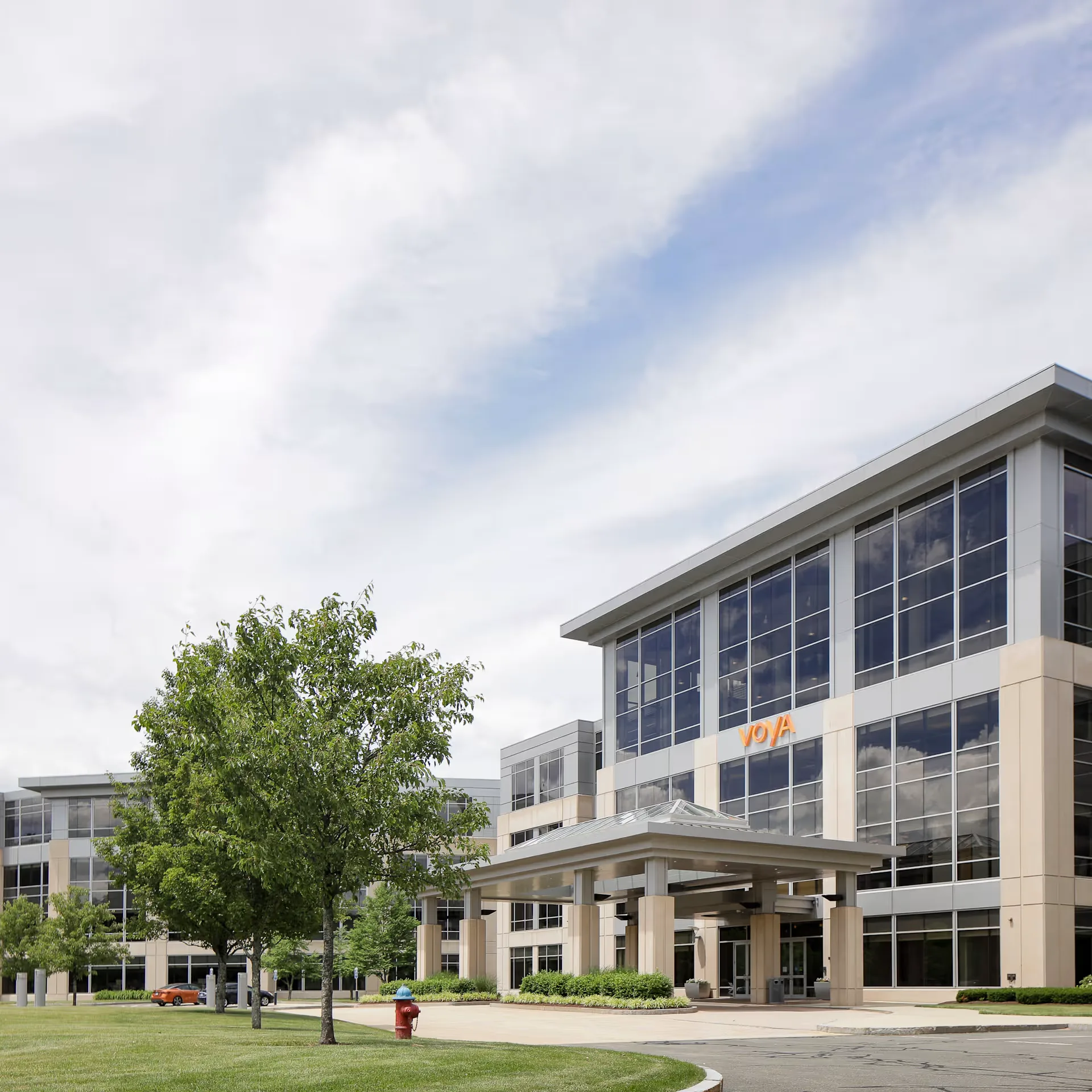 470,000 SF TROPHY OFFICE CAMPUS ON 76+ ACRES | FORMER… — Lease in Windsor, CT, photo 1 of 1