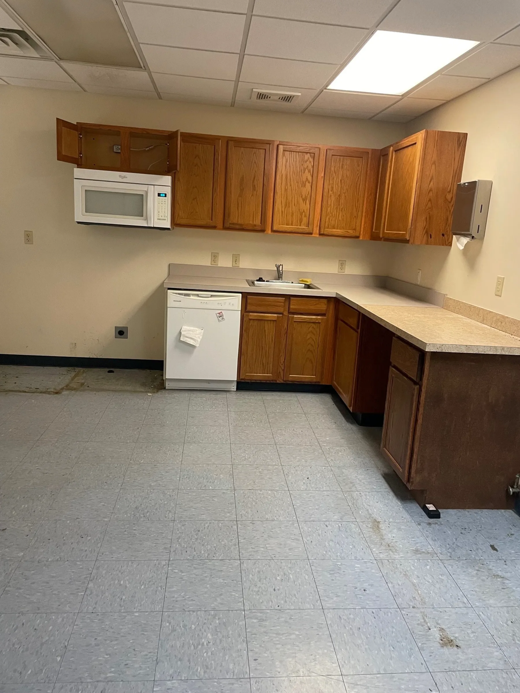 Solaire Optical Laboratories — Lease in Kalamazoo, MI, photo 5 of 8