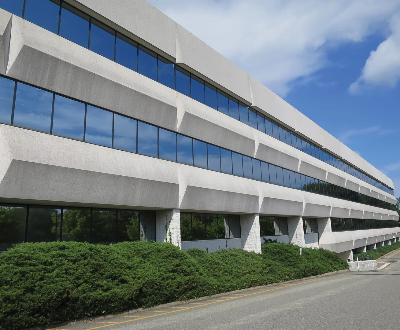 N Shore Atrium I — Lease in Syosset, NY, photo 2 of 2