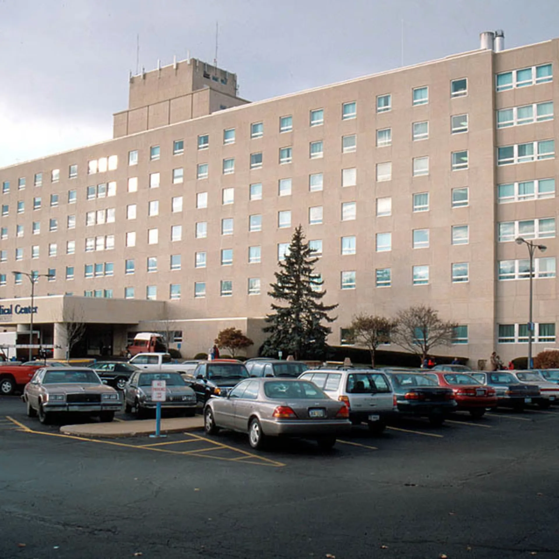 Research Medical Tower - photo 1 - 6420 Prospect Ave Kansas City, MO