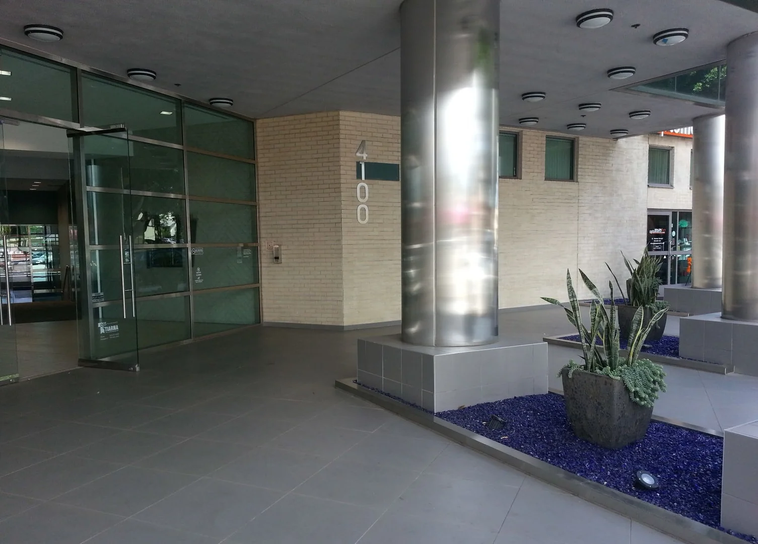 Western D.I.C. — Lease in Burbank, CA, photo 2 of 4