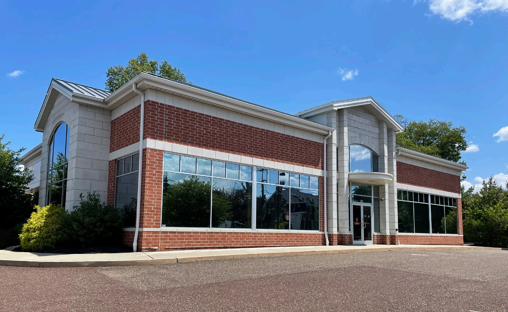 Continental Bank — Lease in Blue Bell, PA, photo 1 of 1