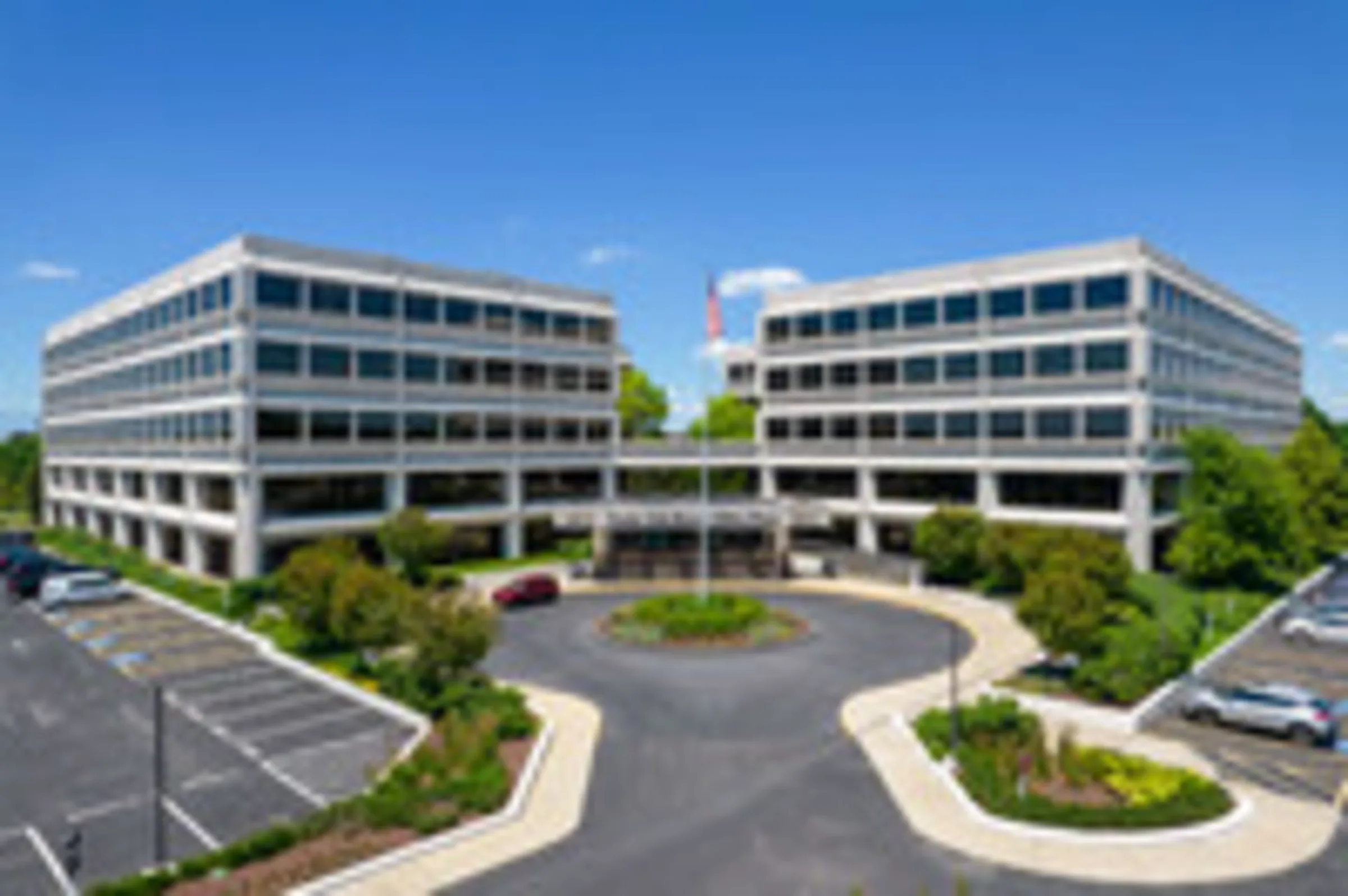 Drake Oak Brook Plaza — Lease in Oak Brook, IL, photo 1 of 8
