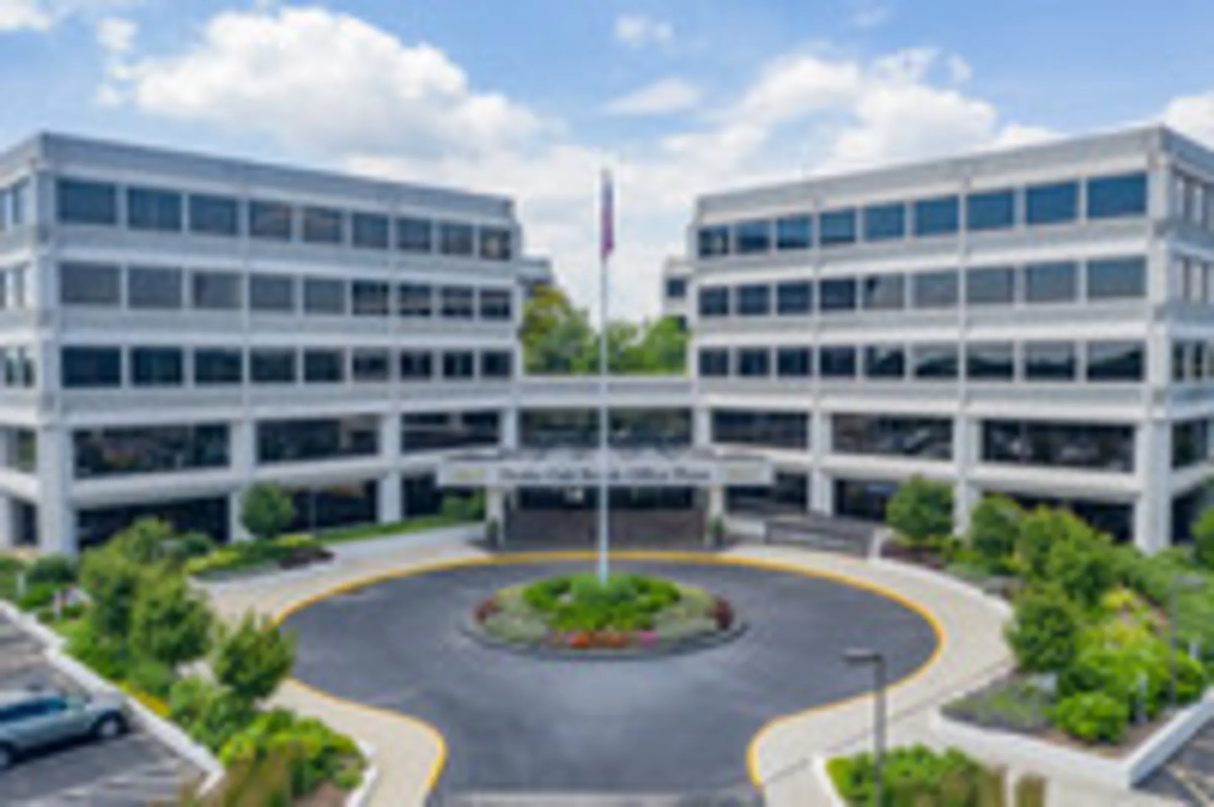 Drake Oak Brook Plaza — Lease in Oak Brook, IL, photo 3 of 8