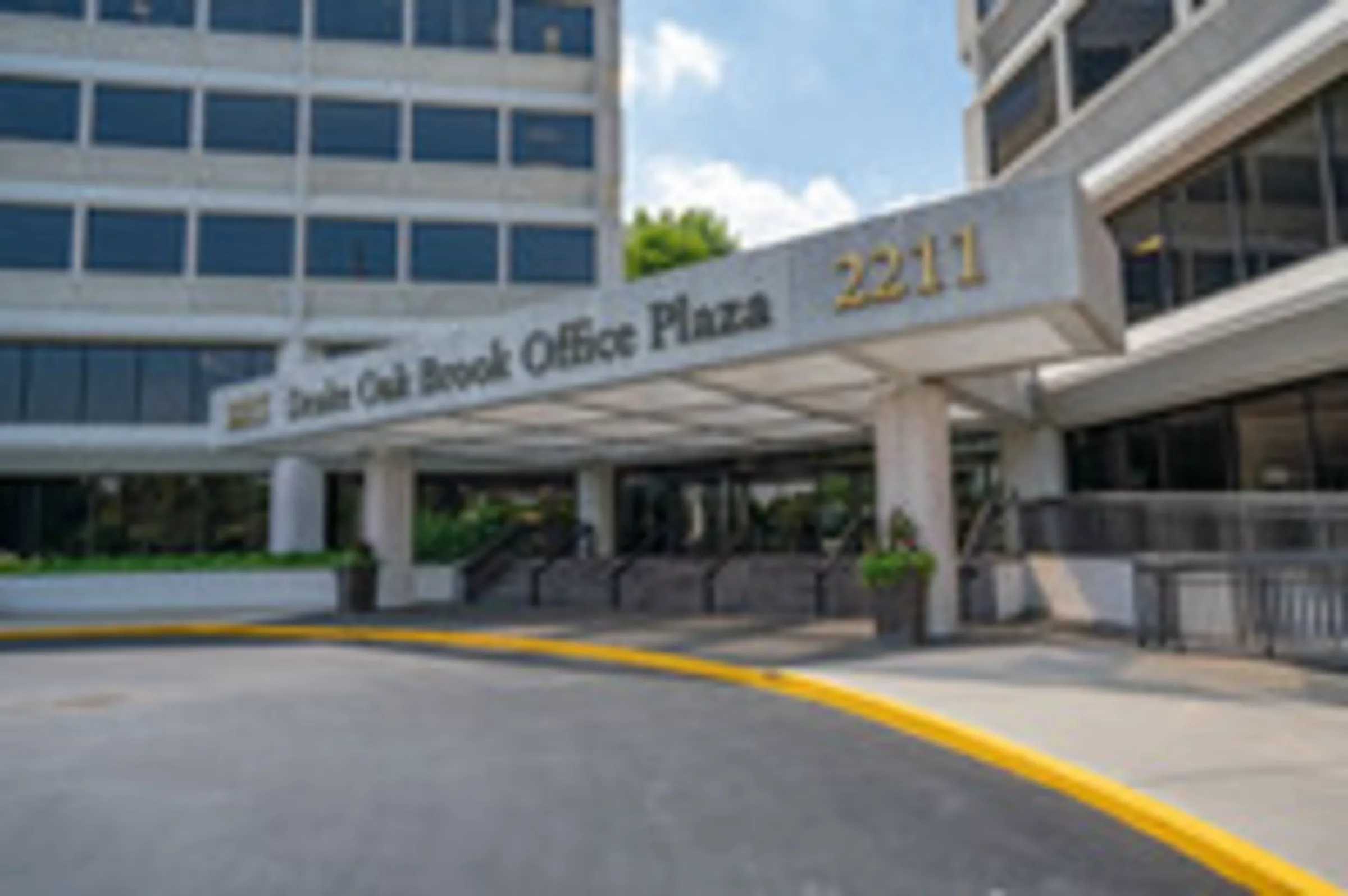 Drake Oak Brook Plaza — Lease in Oak Brook, IL, photo 4 of 8