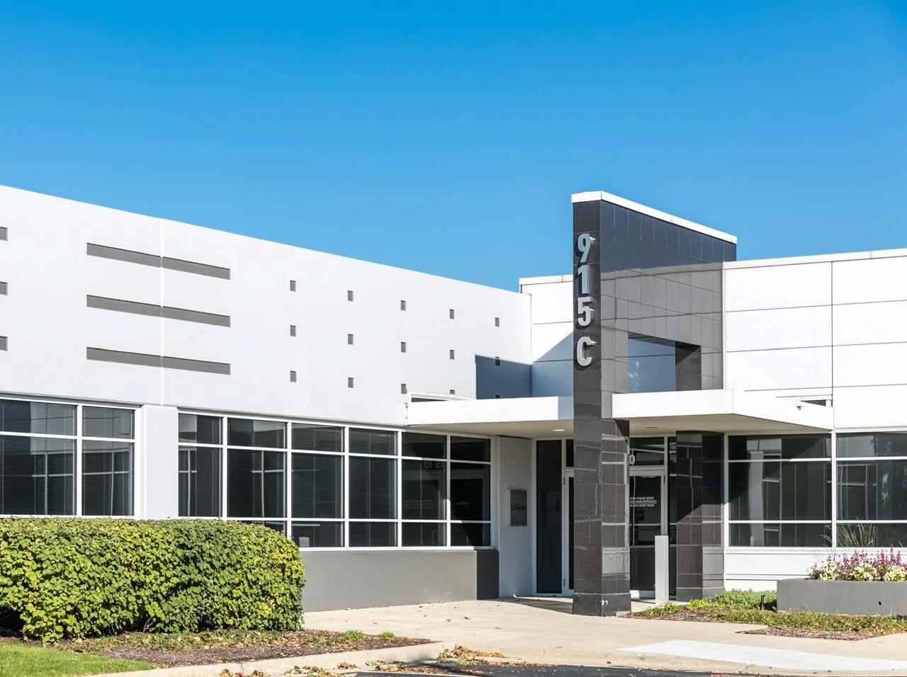 915 Parkway Corporate Place — Lease in Schaumburg, IL, photo 1 of 2
