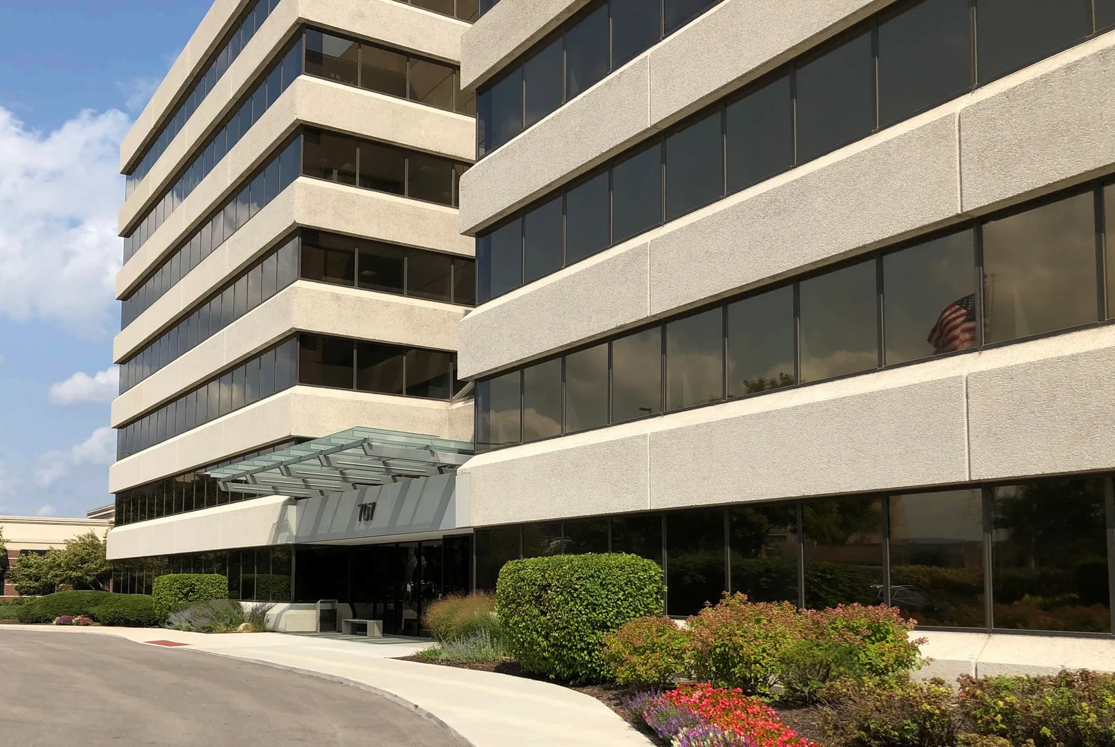 Combined Centre III — Lease in Northbrook, IL, photo 1 of 6