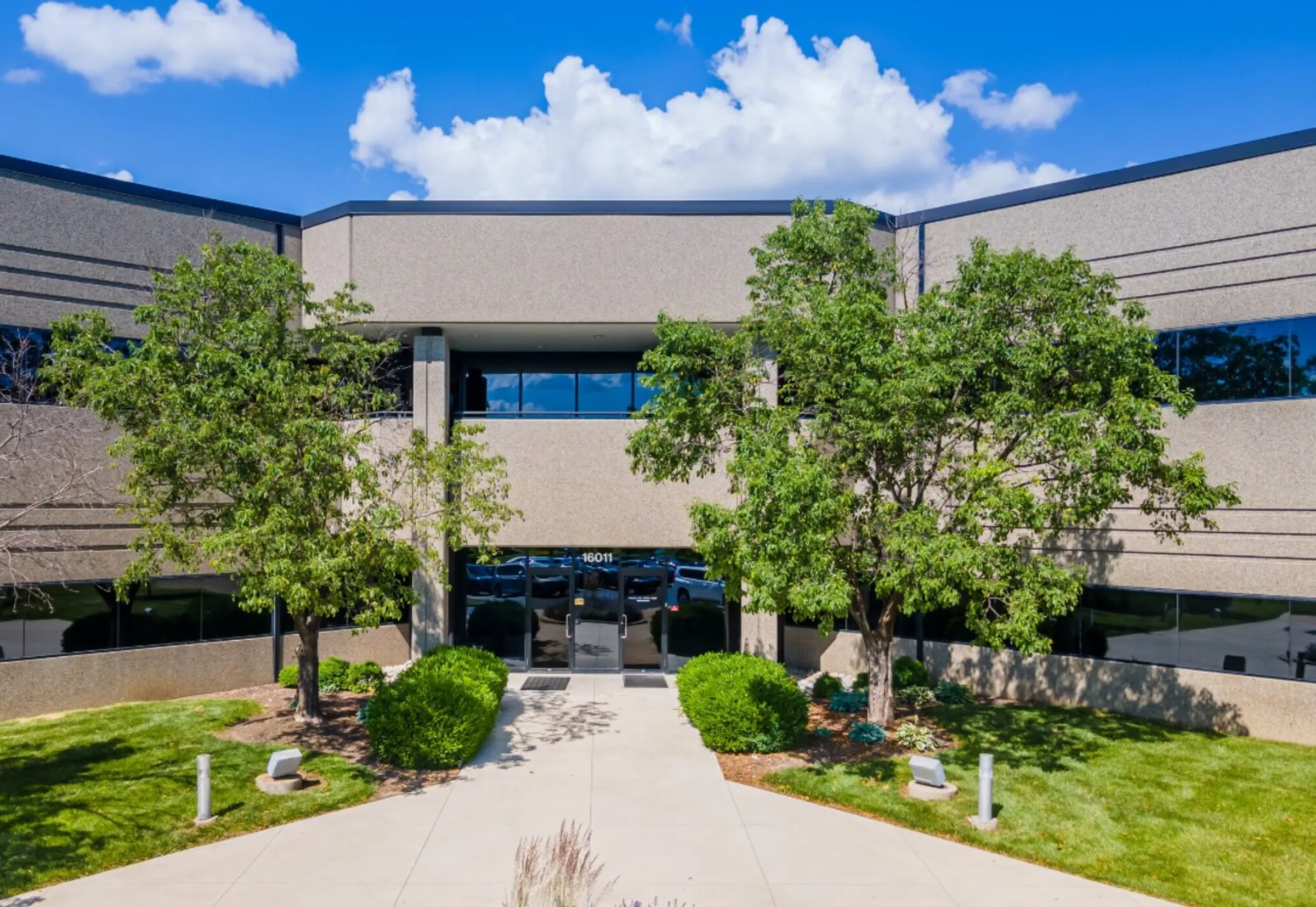 Southlake - 16011 College — Lease in Lenexa, KS, photo 1 of 1