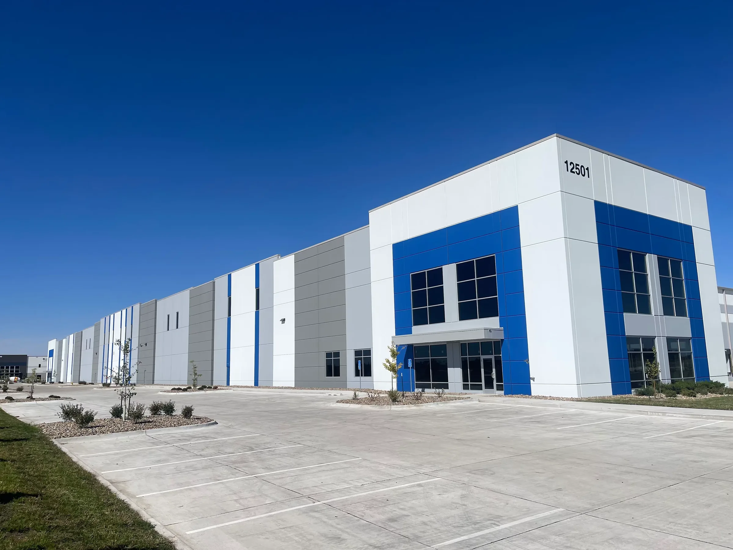 Urban Loop Commerce Park Bldg 1 — Lease in Urbandale, IA, photo 1 of 5
