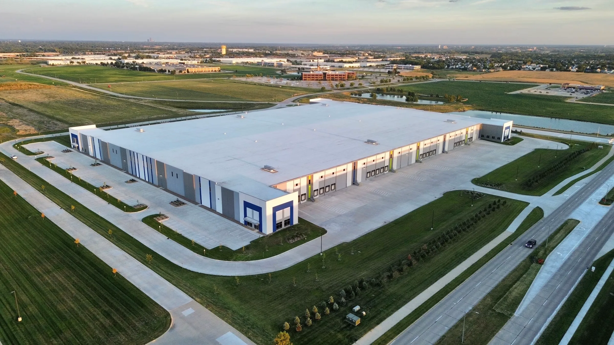 Urban Loop Commerce Park Bldg 1 — Lease in Urbandale, IA, photo 2 of 5